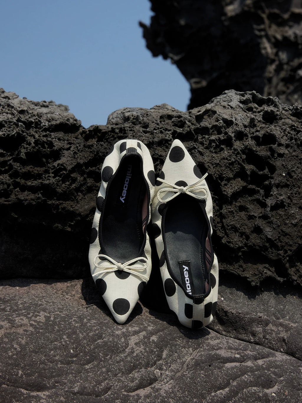 MILOOEY Leather Pointed-Toe Ballet Flat
