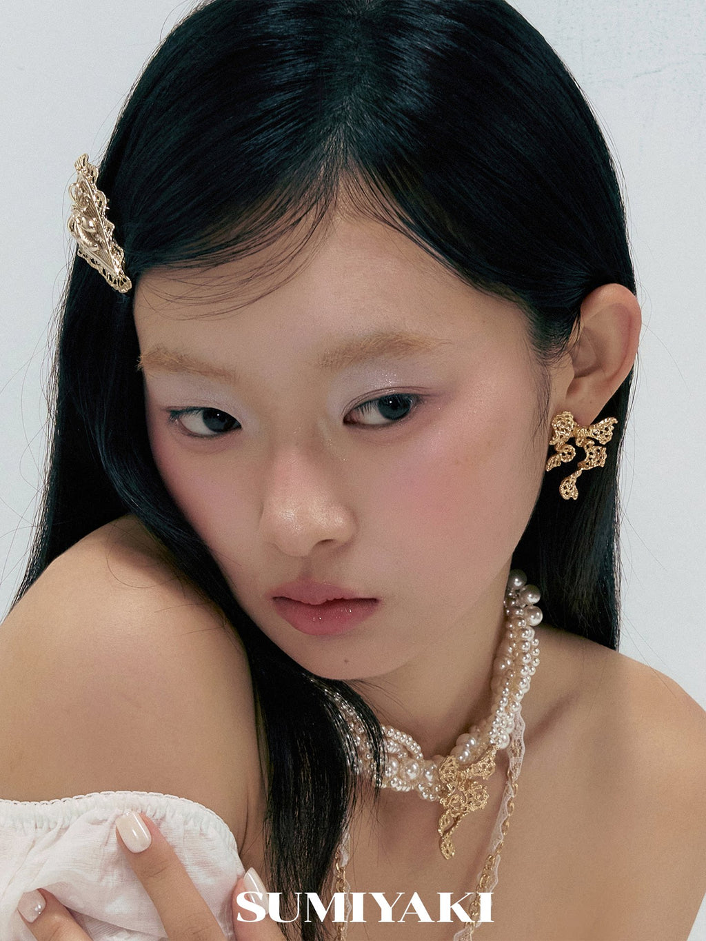 SUMIYAKI Hollow Bow Rhinestone Earrings