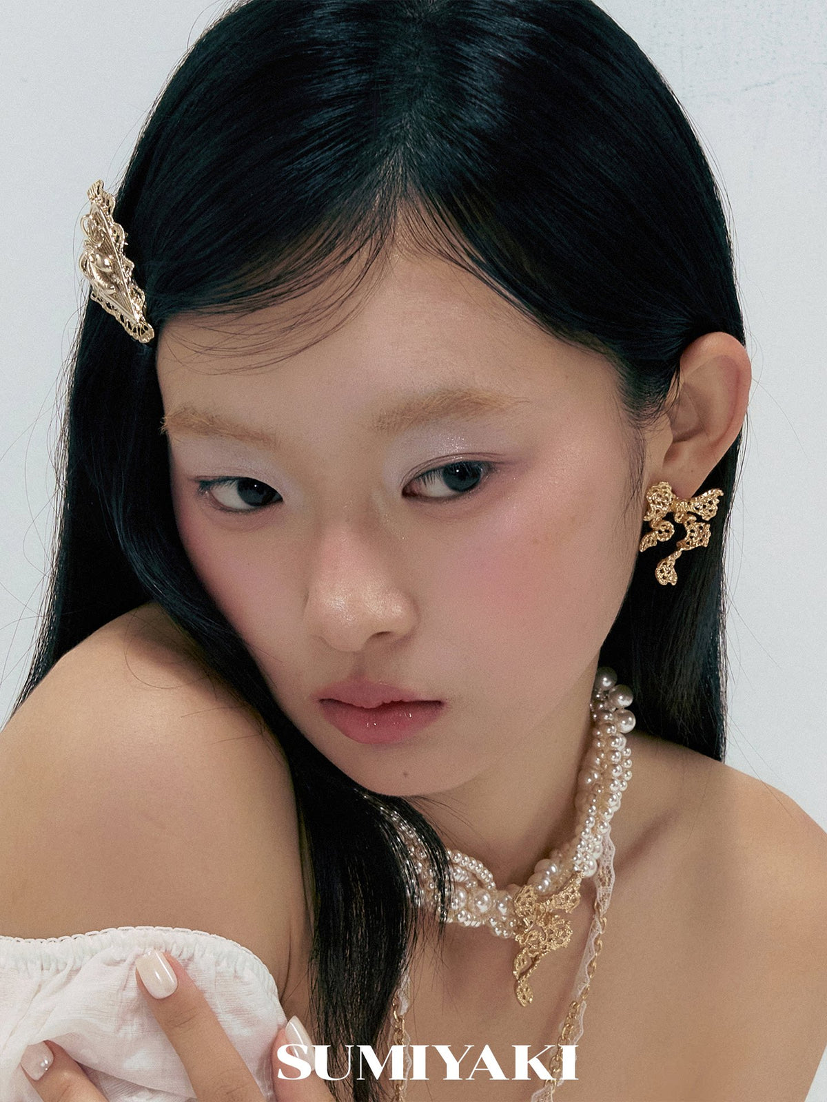 SUMIYAKI Hollow Bow Rhinestone Earrings