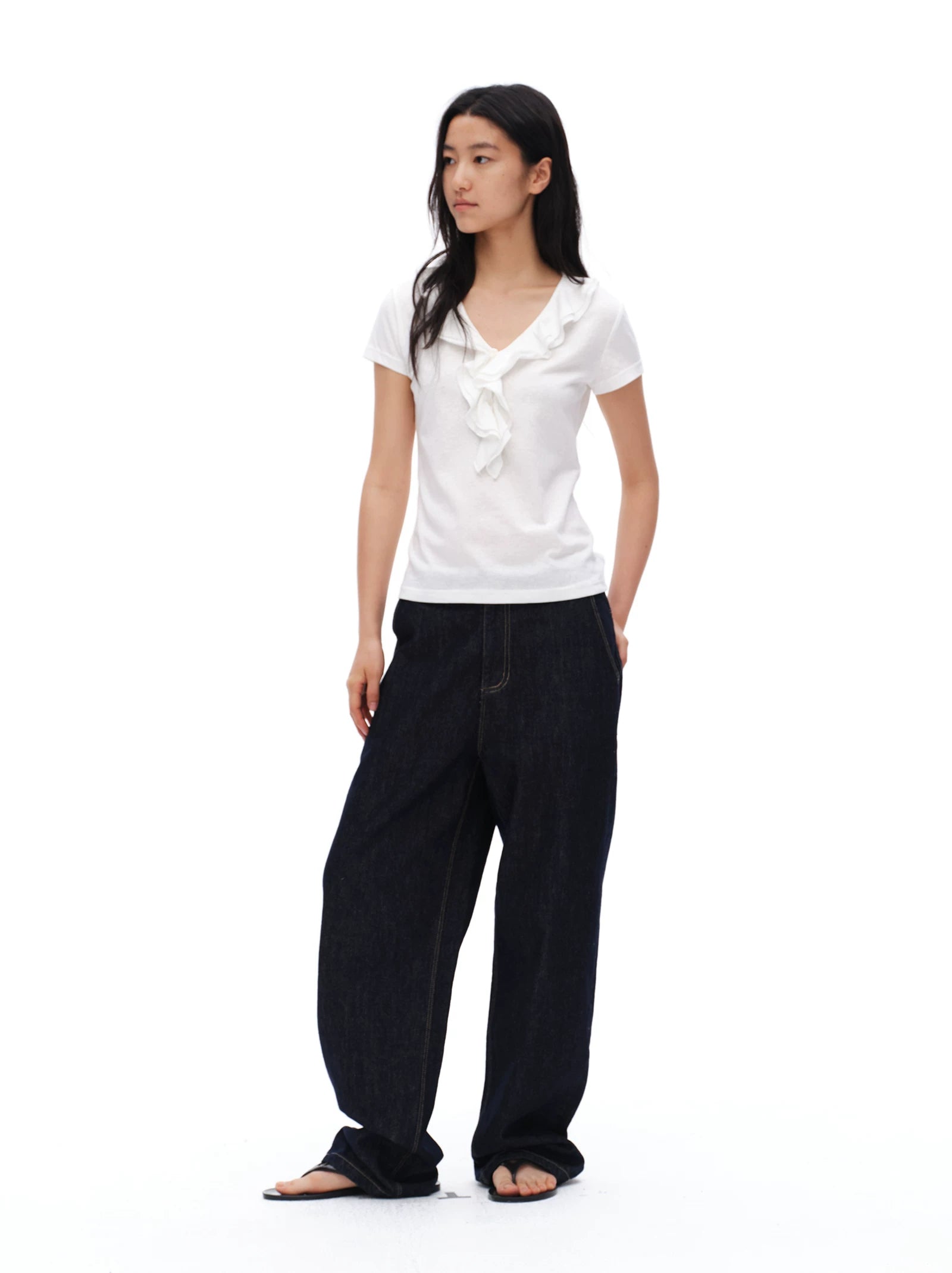 Oinimi Ruffle Edge V Neck Slim and Thin Tee