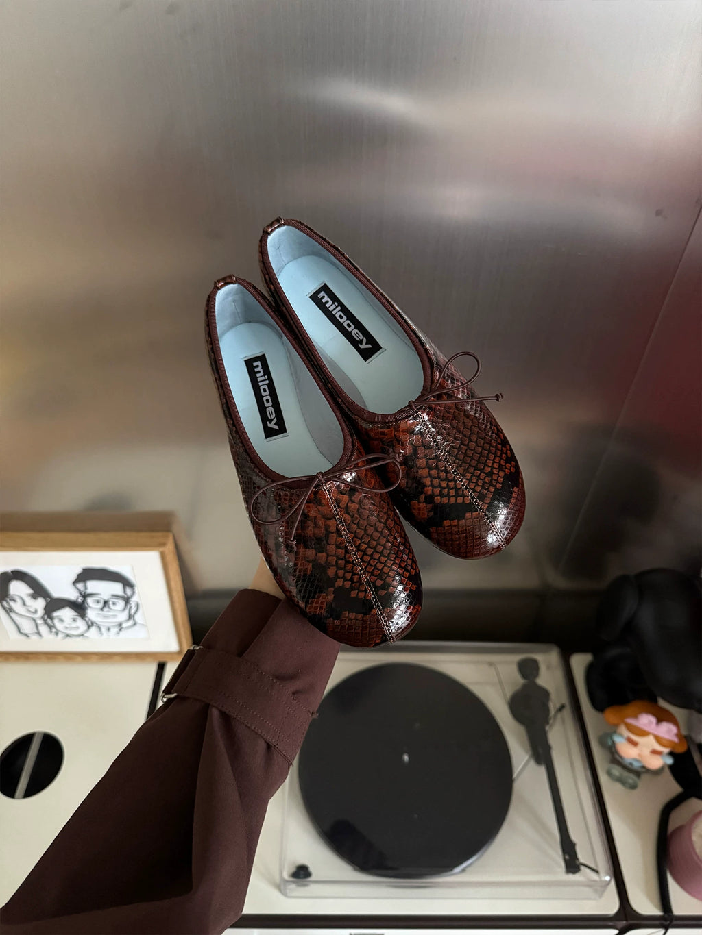 MILOOEY Leather Round-Toe Ballet Flat