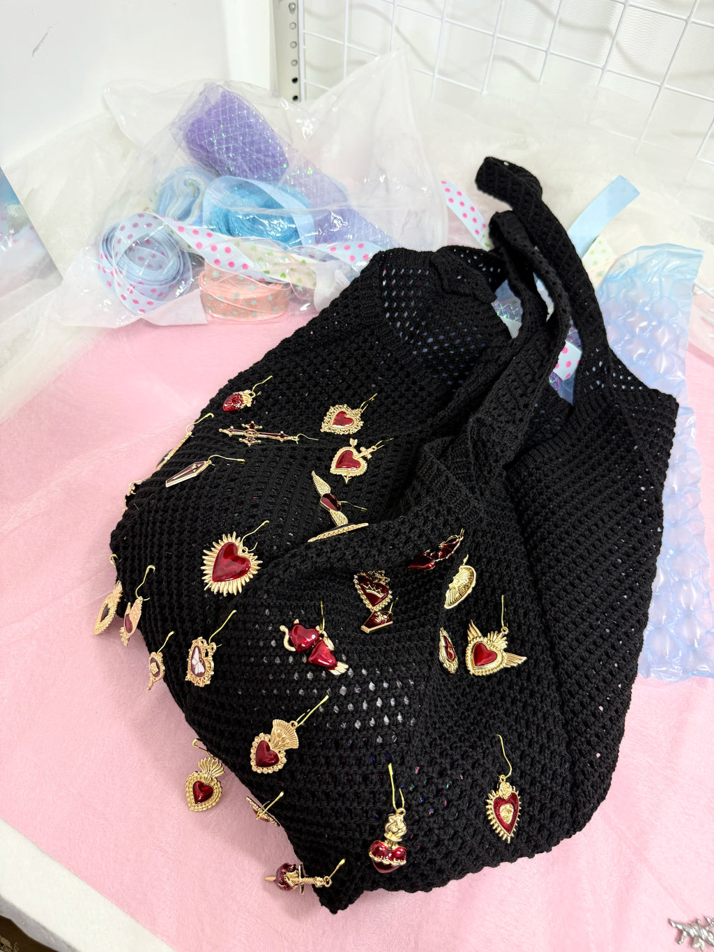 Salty gummy Black Knit Shoulder Bag