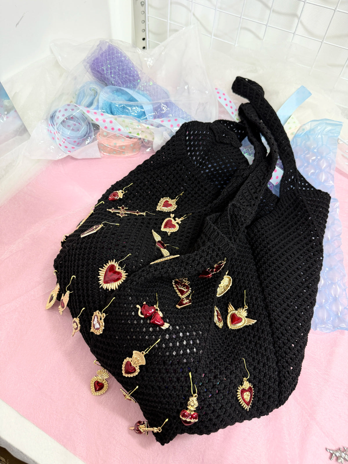 Salty gummy Black Knit Shoulder Bag
