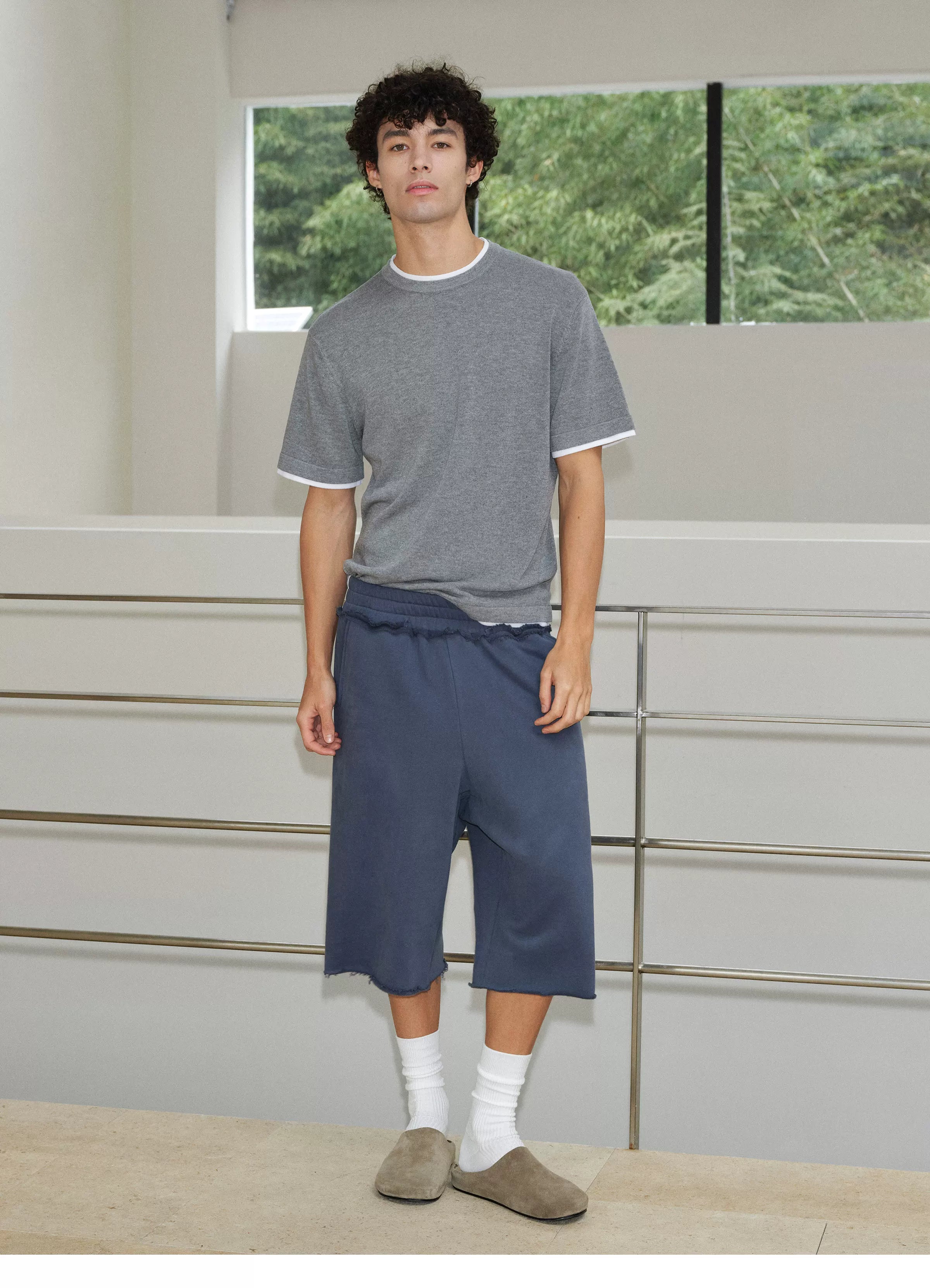 VLABMADE Linen-Blend Relaxed Fit Contrast Hem Short Sleeve Tee