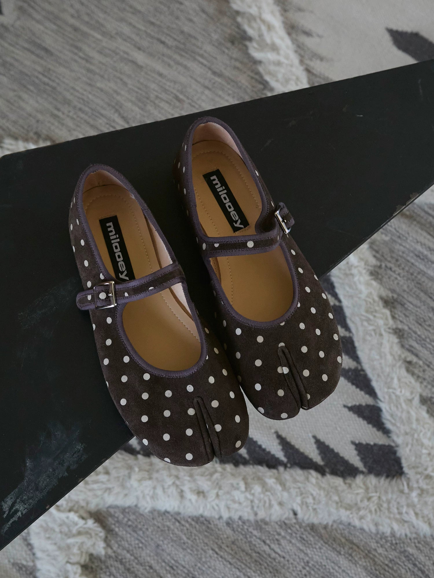 MILOOEY Leather Split-Toe Mary Jane Flat