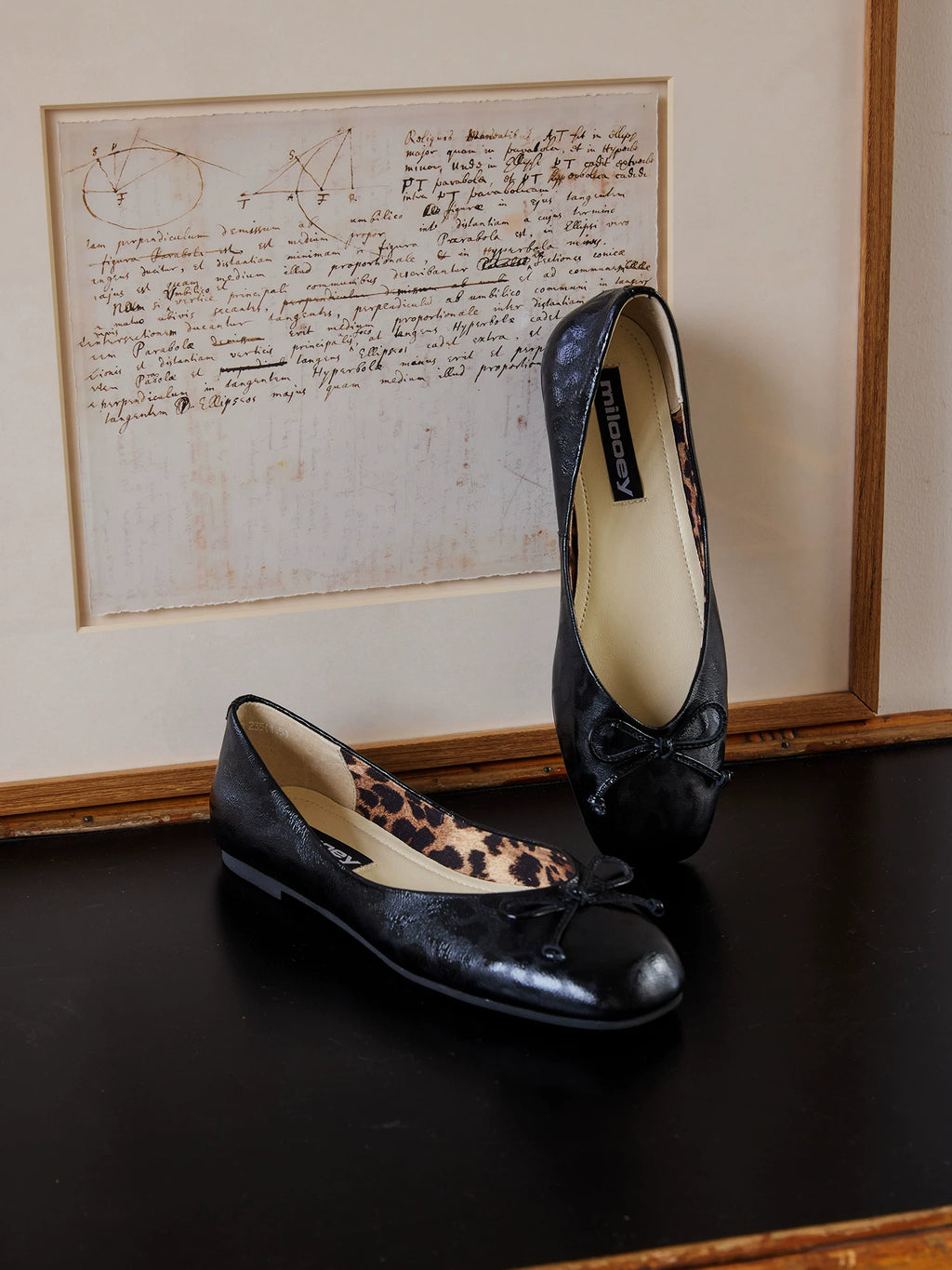 MILOOEY Leather Round-Toe Ballet Flat