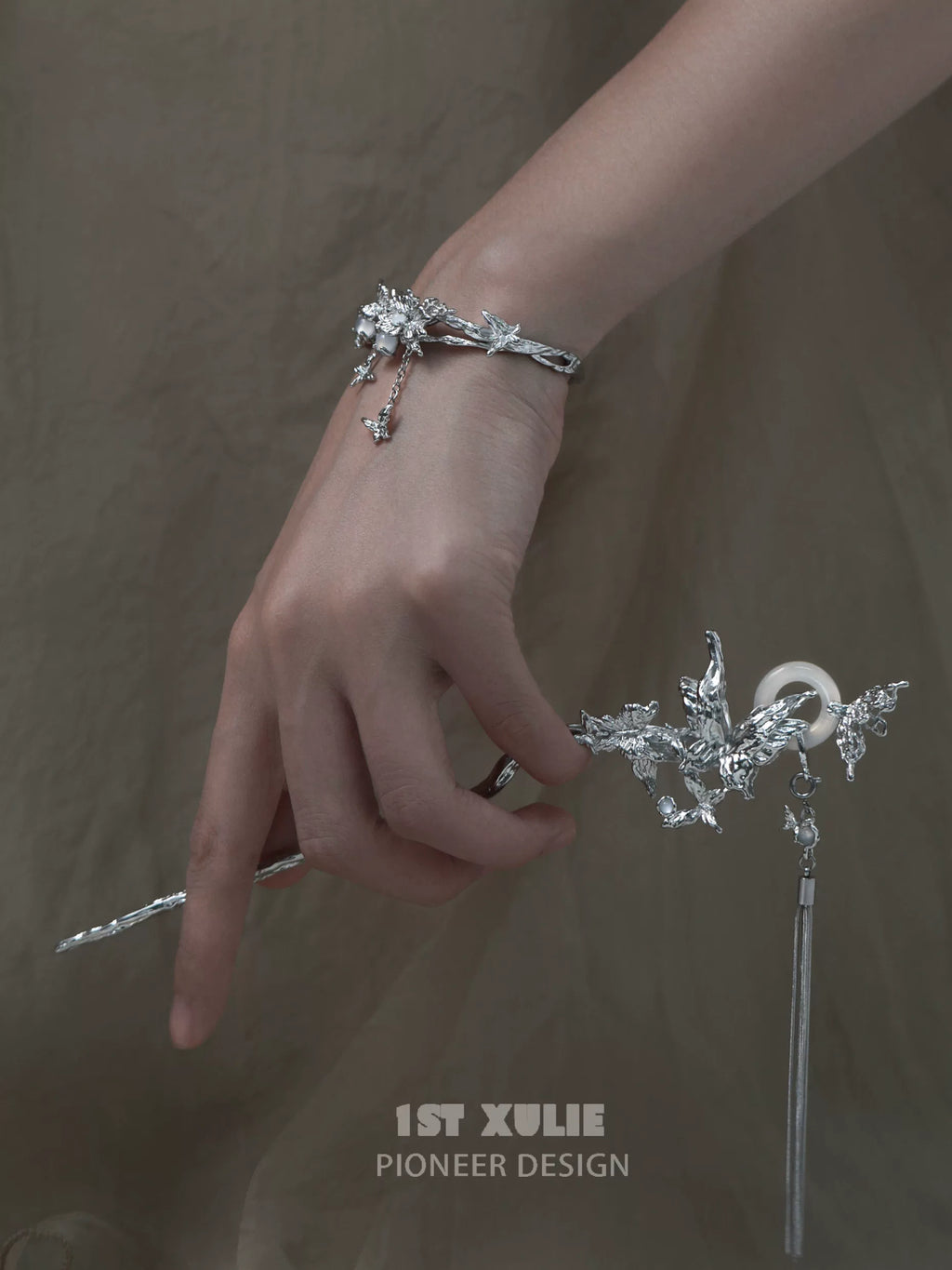 1ST XULIE Butterfly Perched Tassel Hairpin