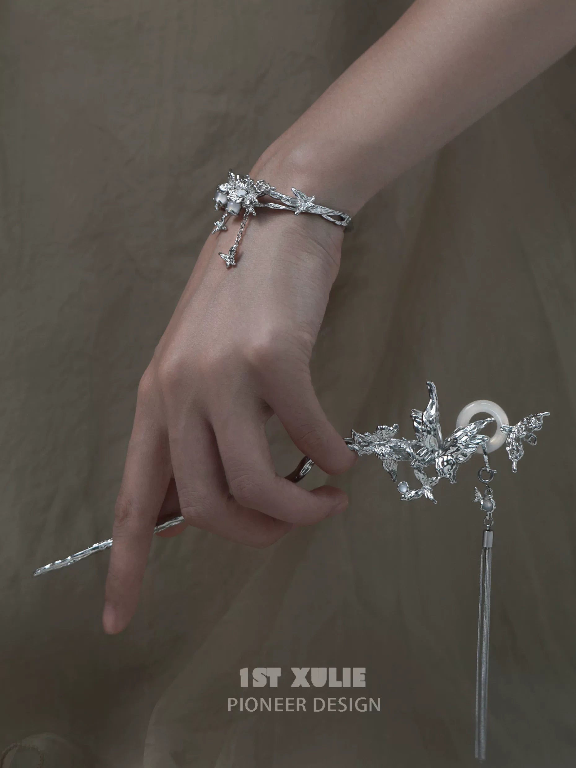 1ST XULIE Butterfly Perched Tassel Hairpin