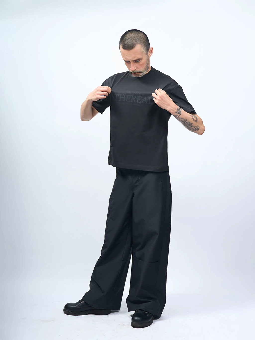 ETHEREAL PRODUCTION  Small Neckline Basic Short Alphabet Printed Tee