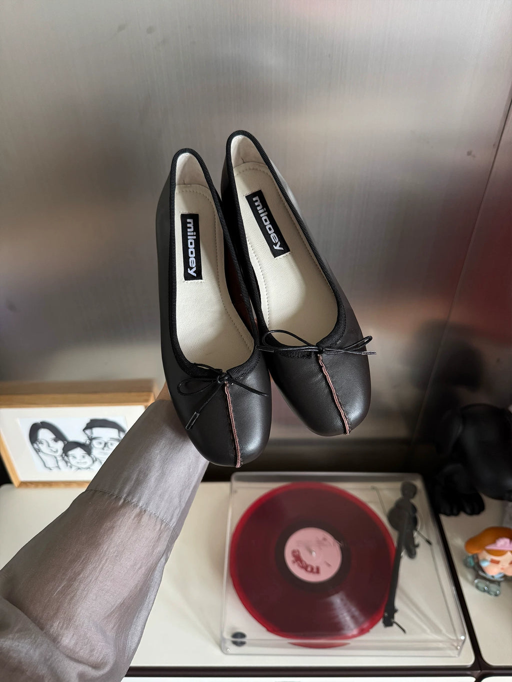 MILOOEY Leather Round-Toe Slip-On Ballet Flat