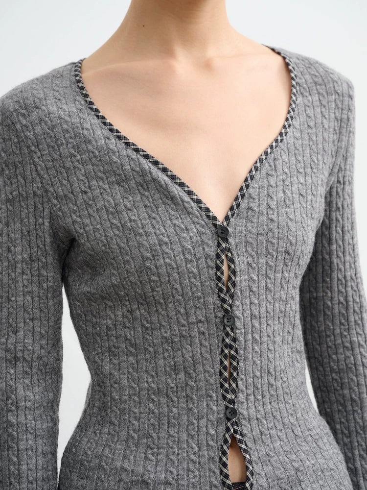 LINY LIBERTY Minimalist Slim-Fit Long-Sleeve Knit Top
