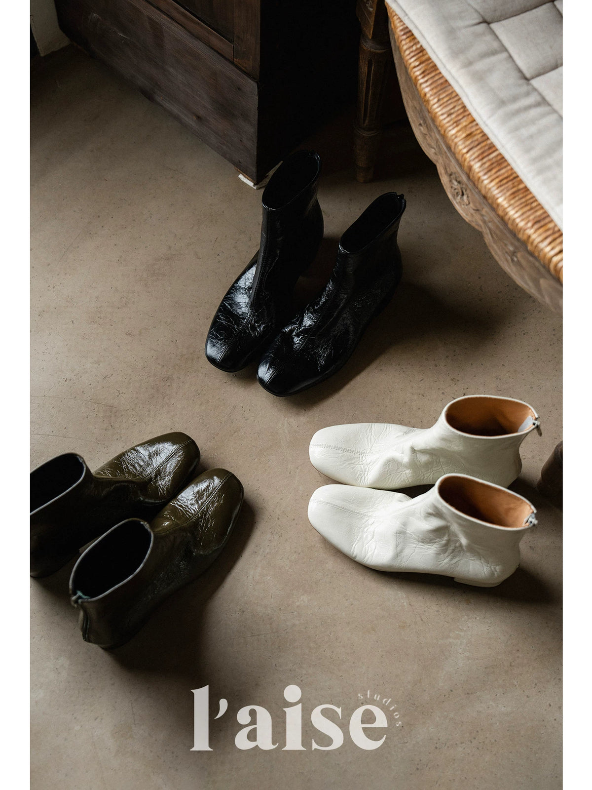 L'aise Patent Leather Chunky Heel Chelsea Boot