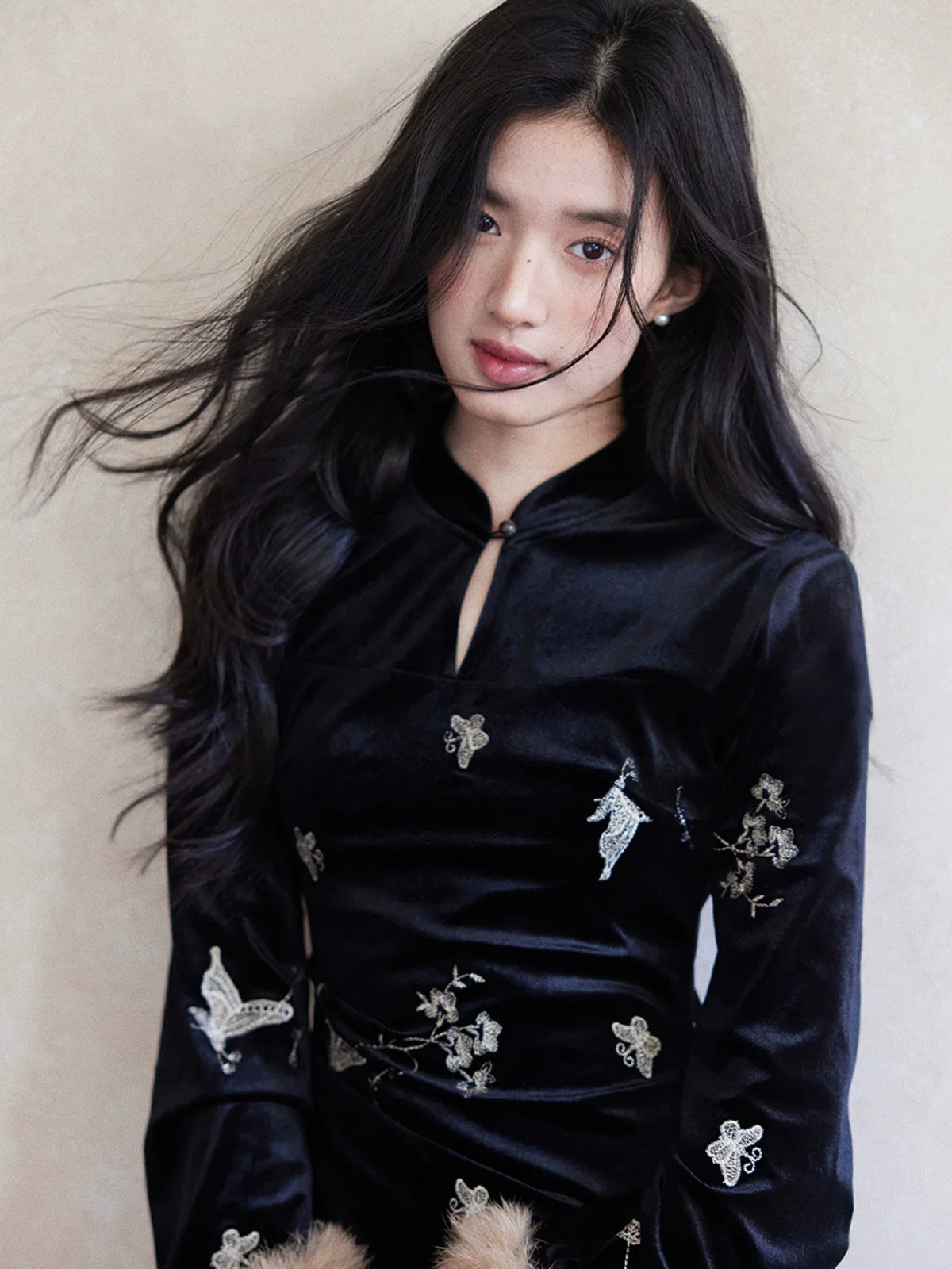 TYANG Retro Heavy Industry Embroidered Velvet Dress