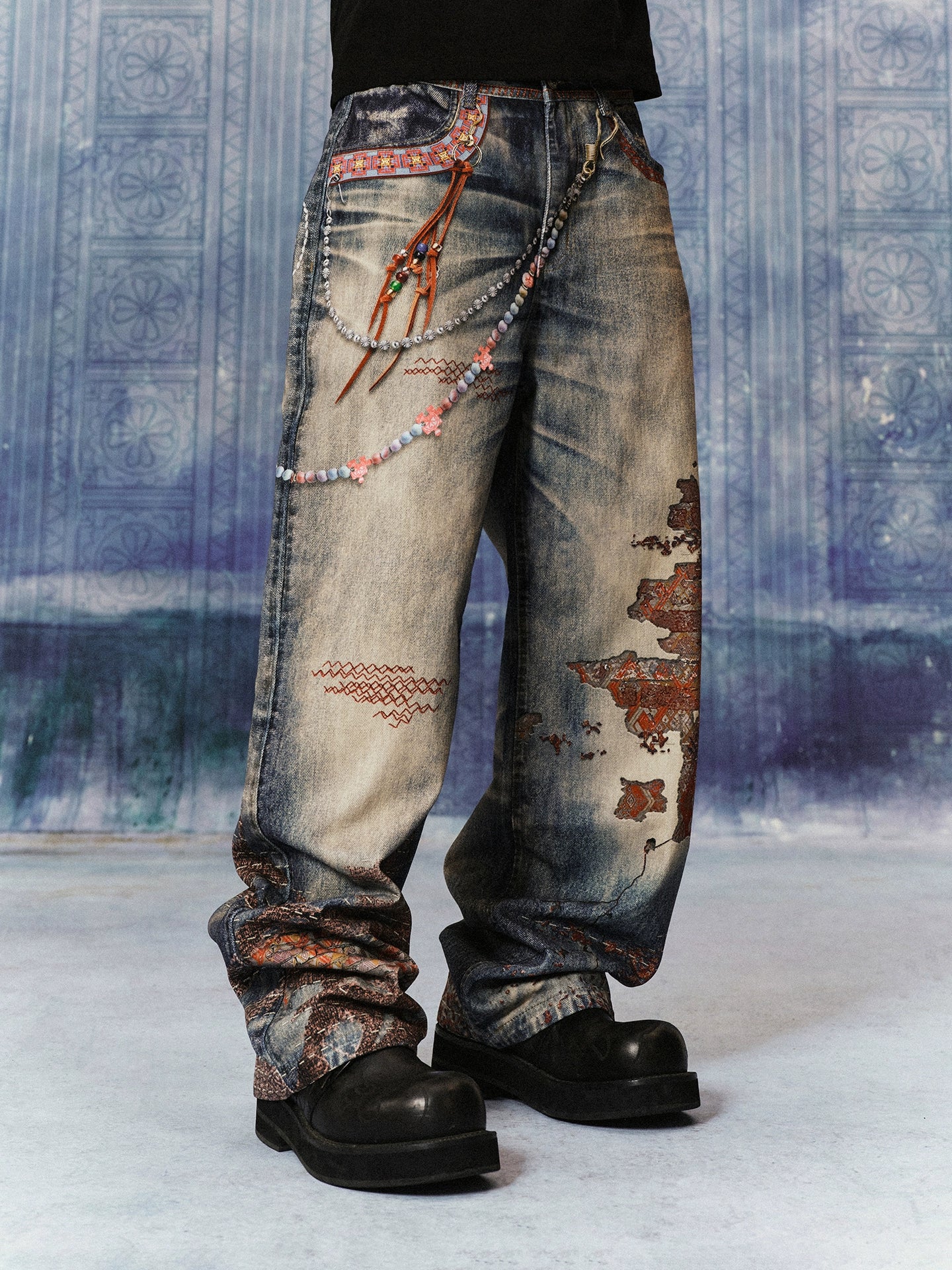 YADcrew Ragged Embroidered Print Denim Trousers