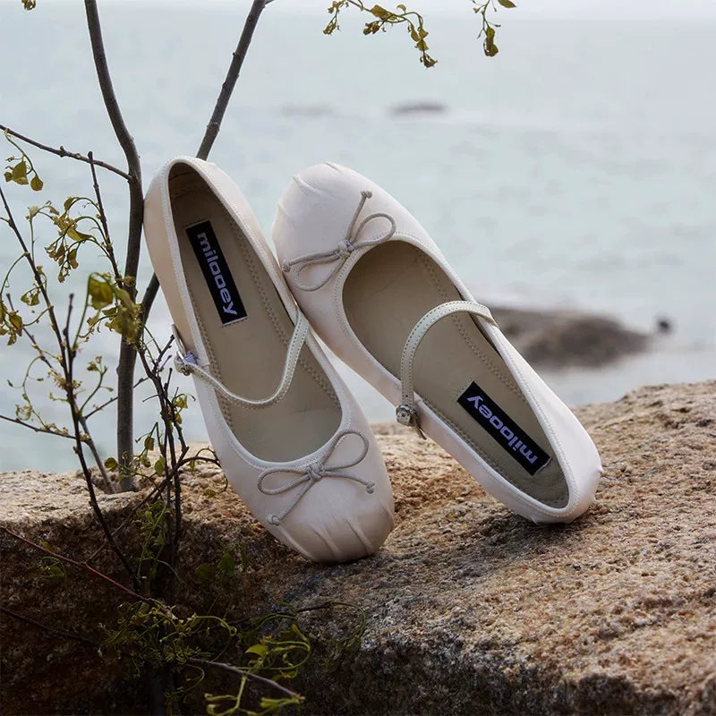 MILOOEY Leather One-Strap Round-Toe Mary Jane