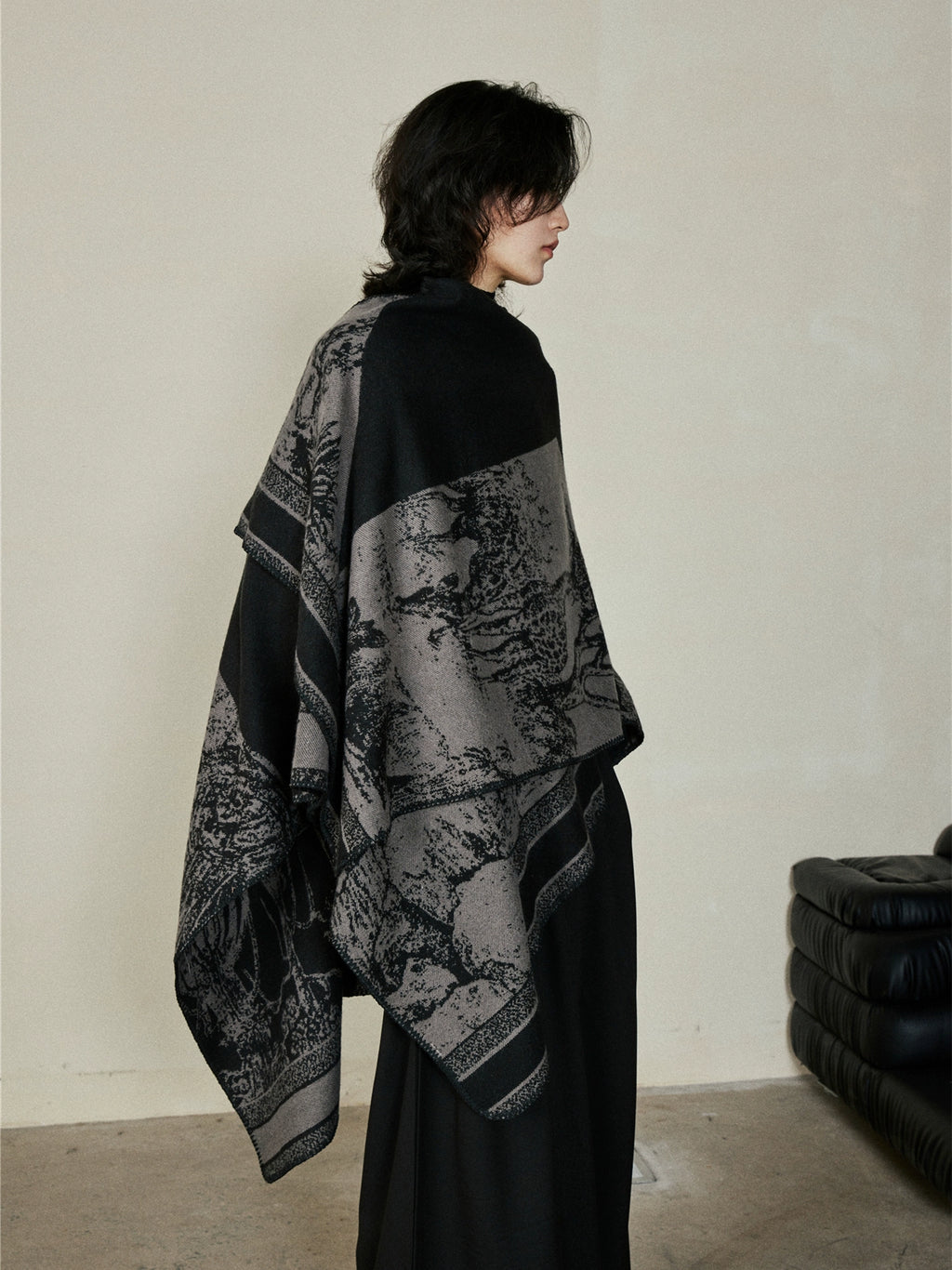 SUNYVONNE Split-ended Cape Large Shawl