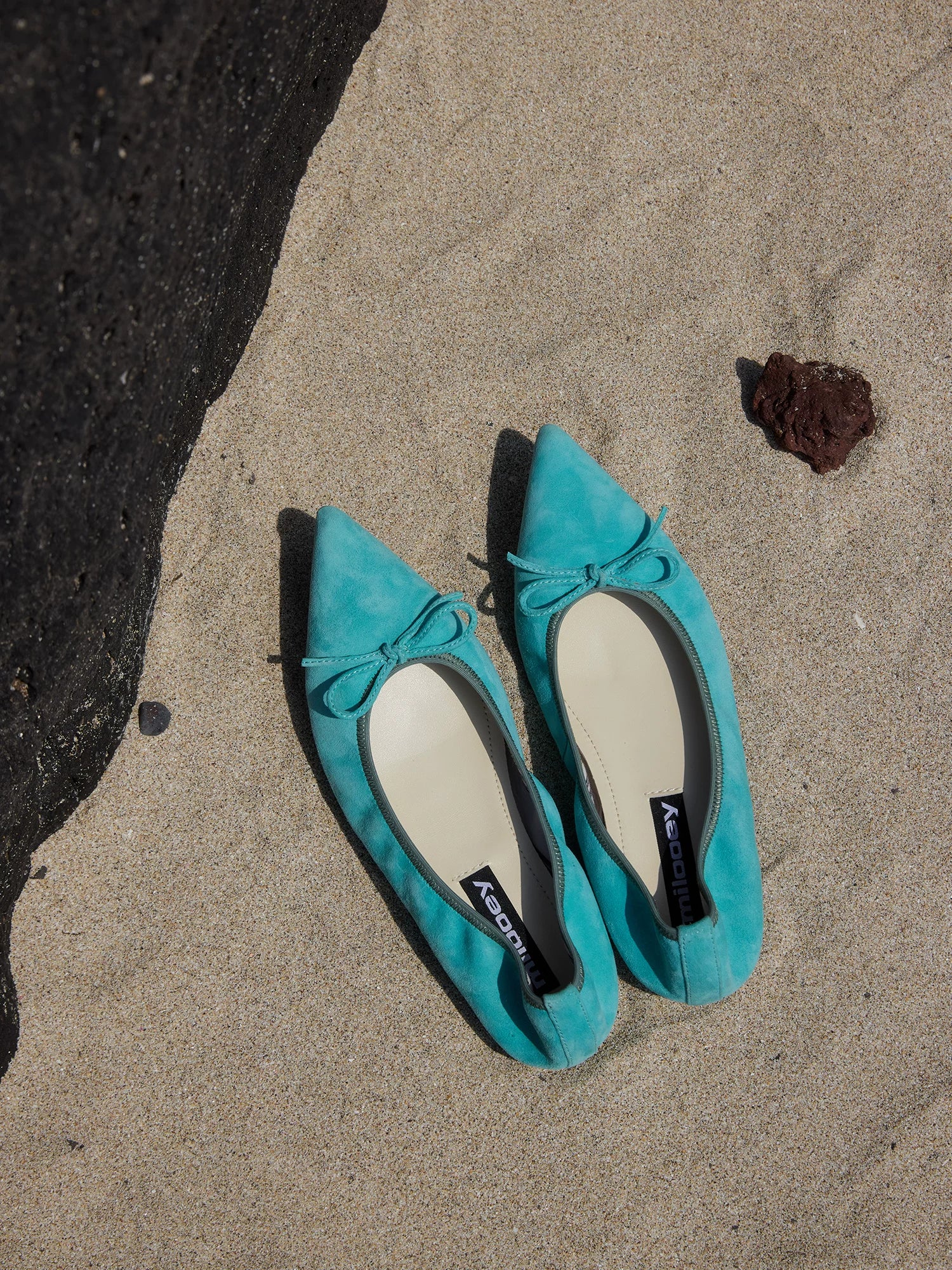 MILOOEY Leather Pointed-Toe Ballet Flat