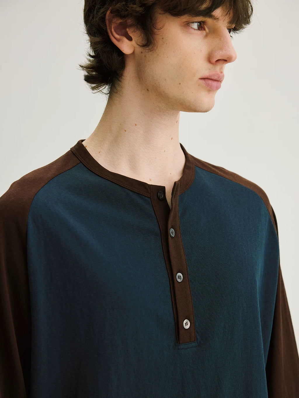 CARPEM Coffee Contrast Henry Neck Relaxed Long-Sleeve Tee