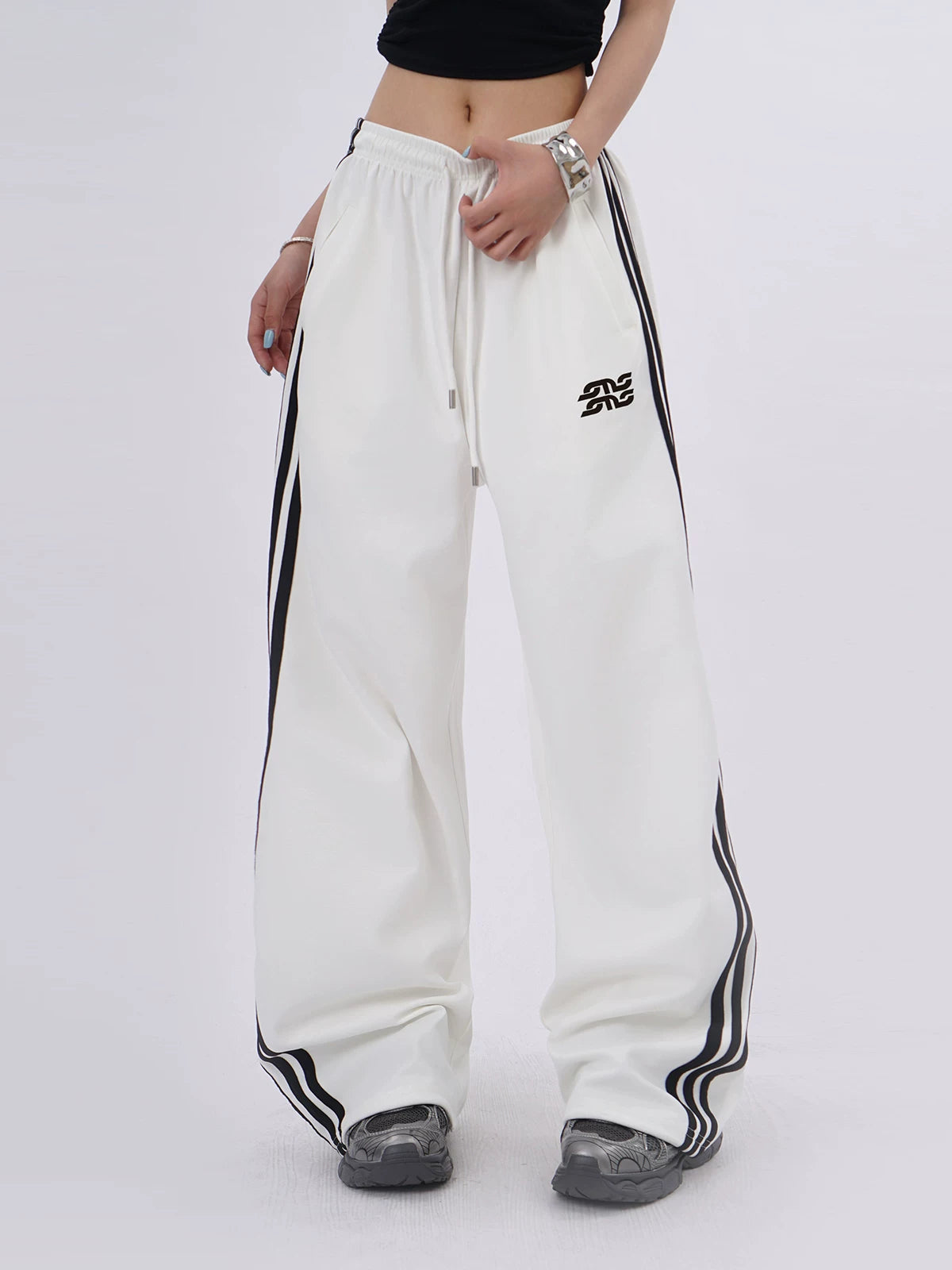 SAMUSAN Embroidered Three-bar Drawstring Slim Slacks