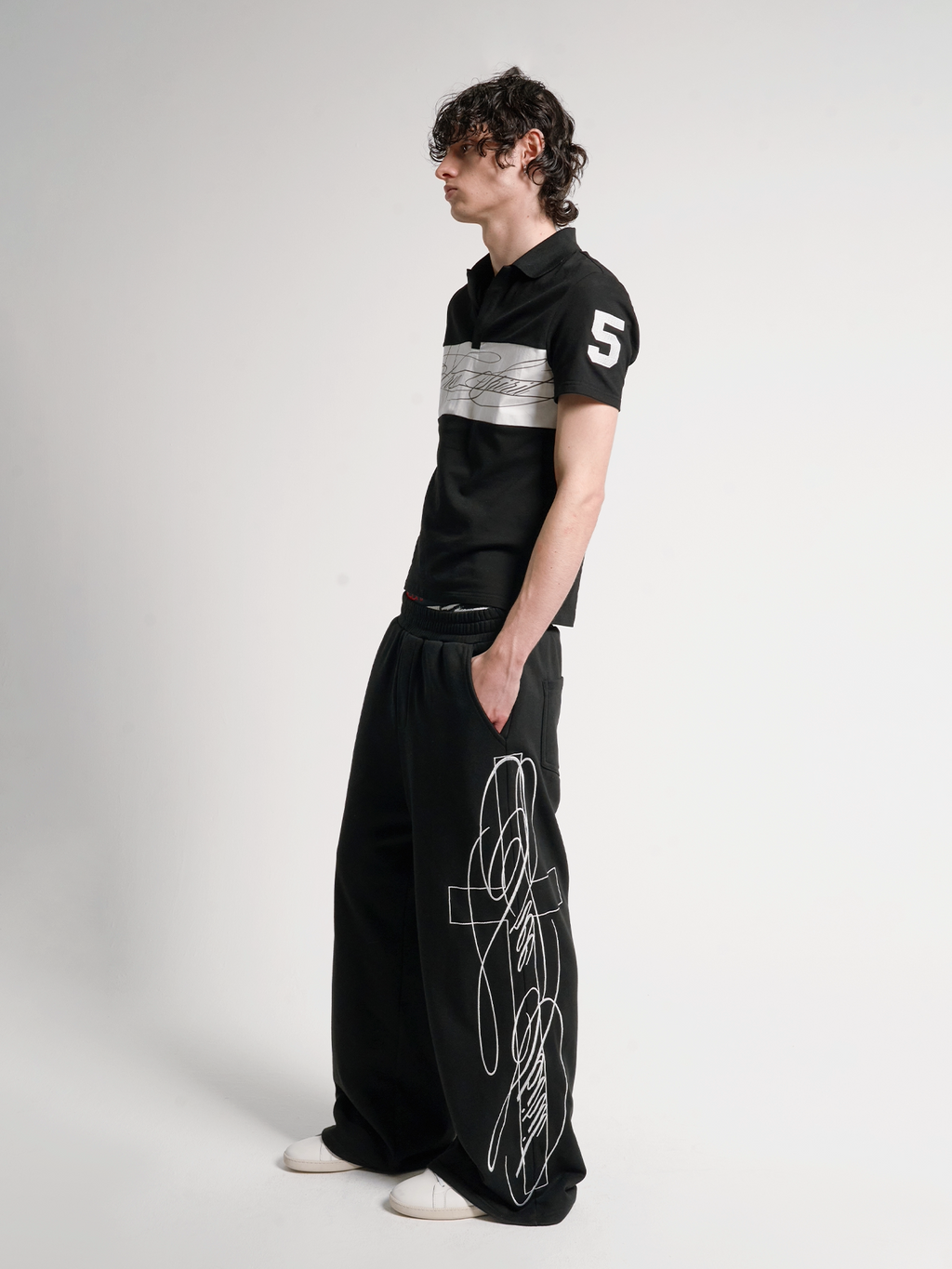 No E Mosen Cross Print Contrasting Tee