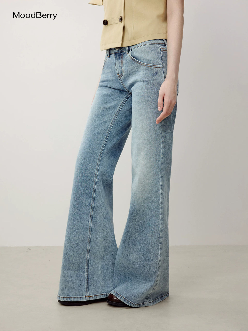 MoodBerry American Retro Light-Wash Low-Rise Flared Jeans