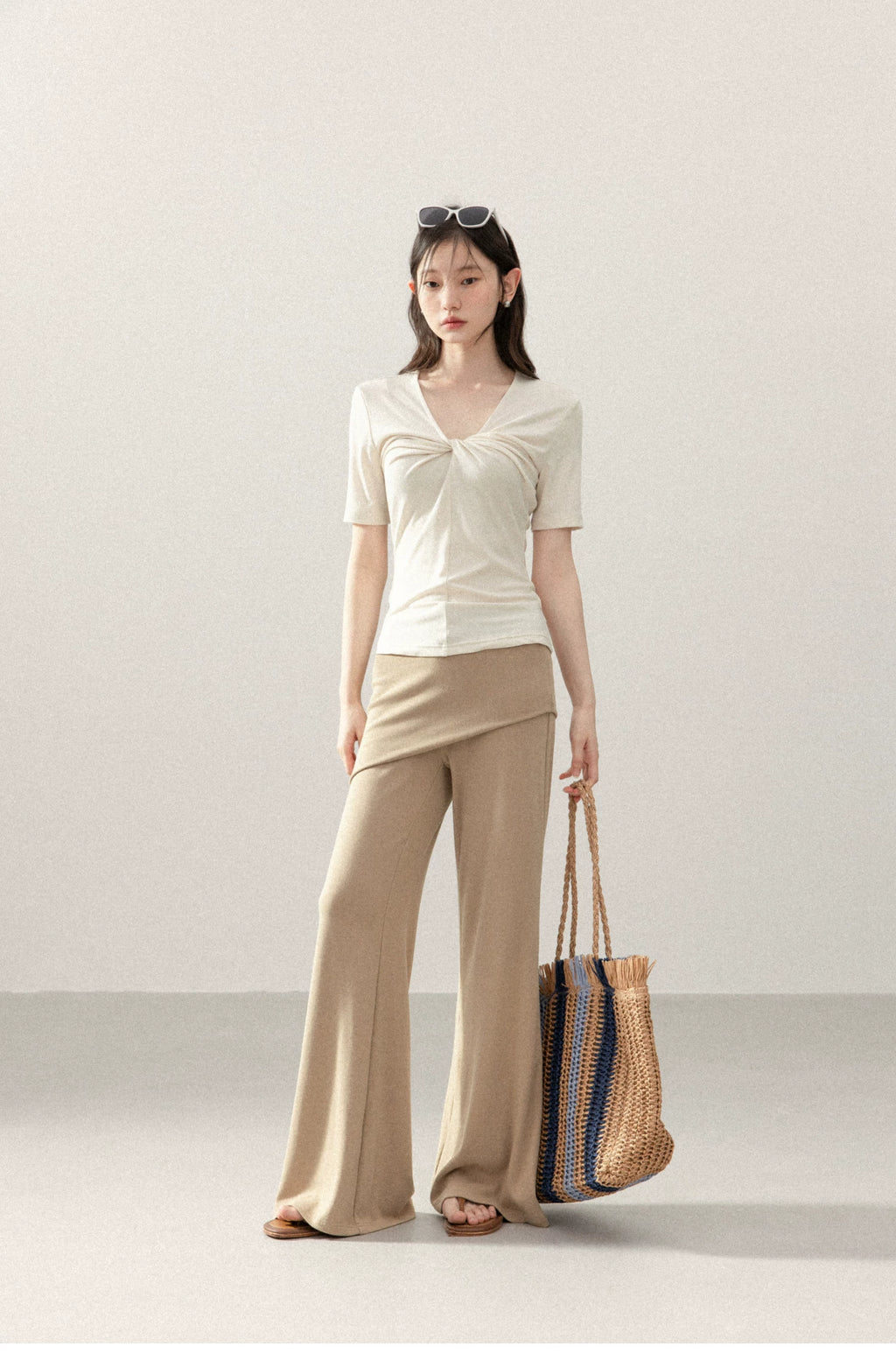 Cantonstory Kink V-neck Straight Shoulder Slim Tee