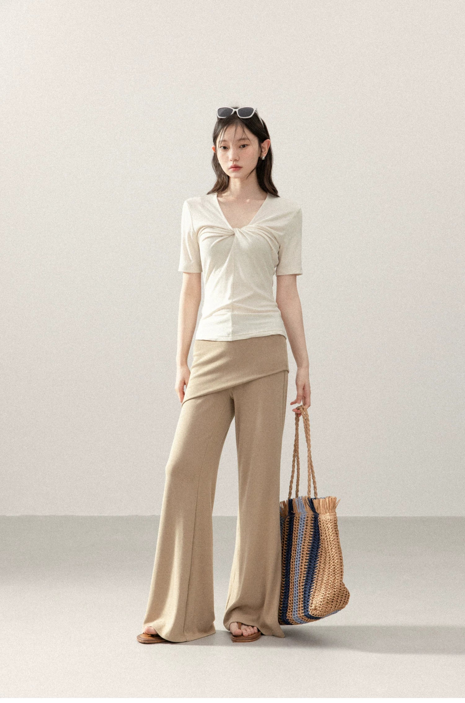 Cantonstory Kink V-neck Straight Shoulder Slim Tee