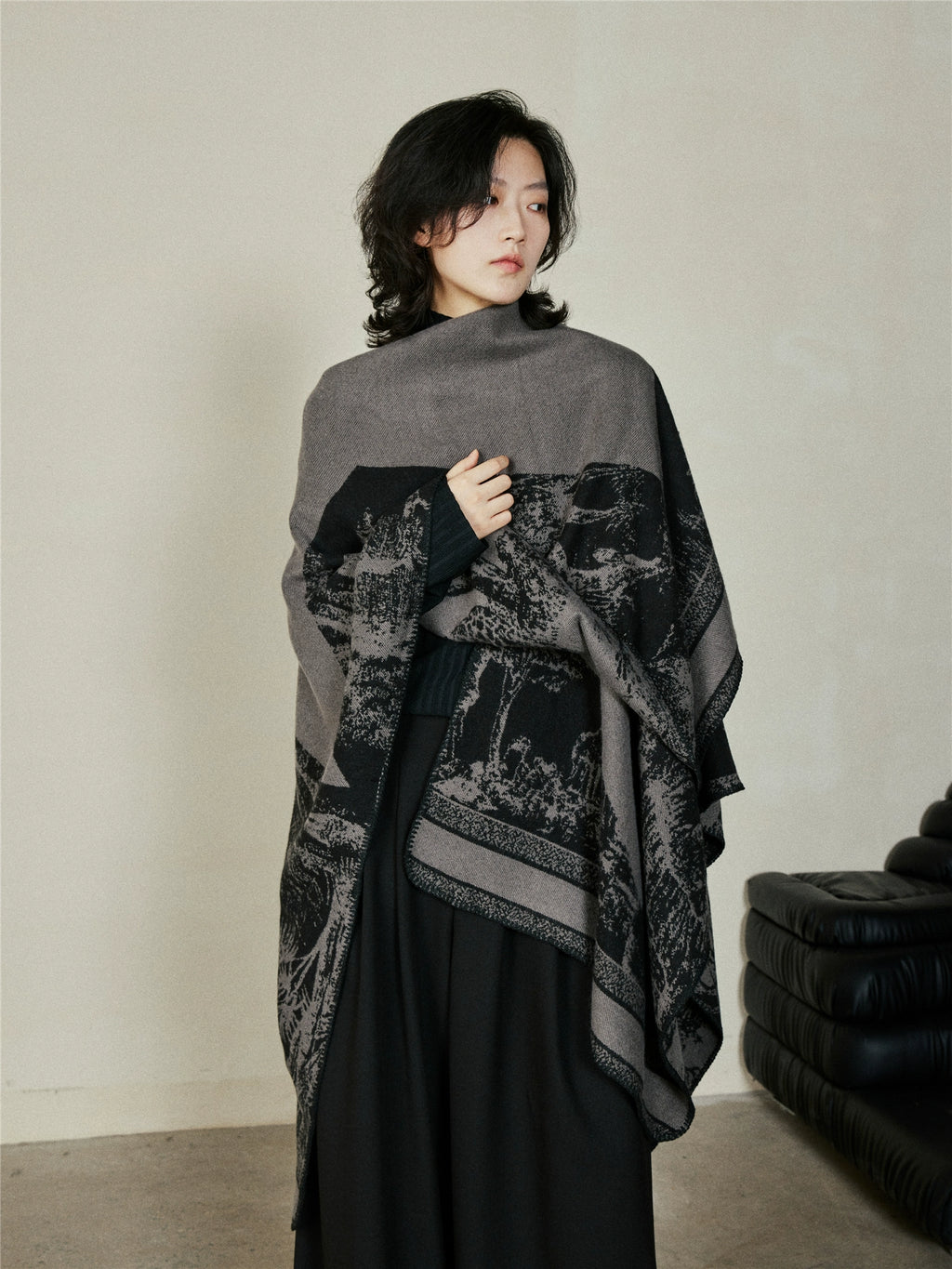 SUNYVONNE Split-ended Cape Large Shawl