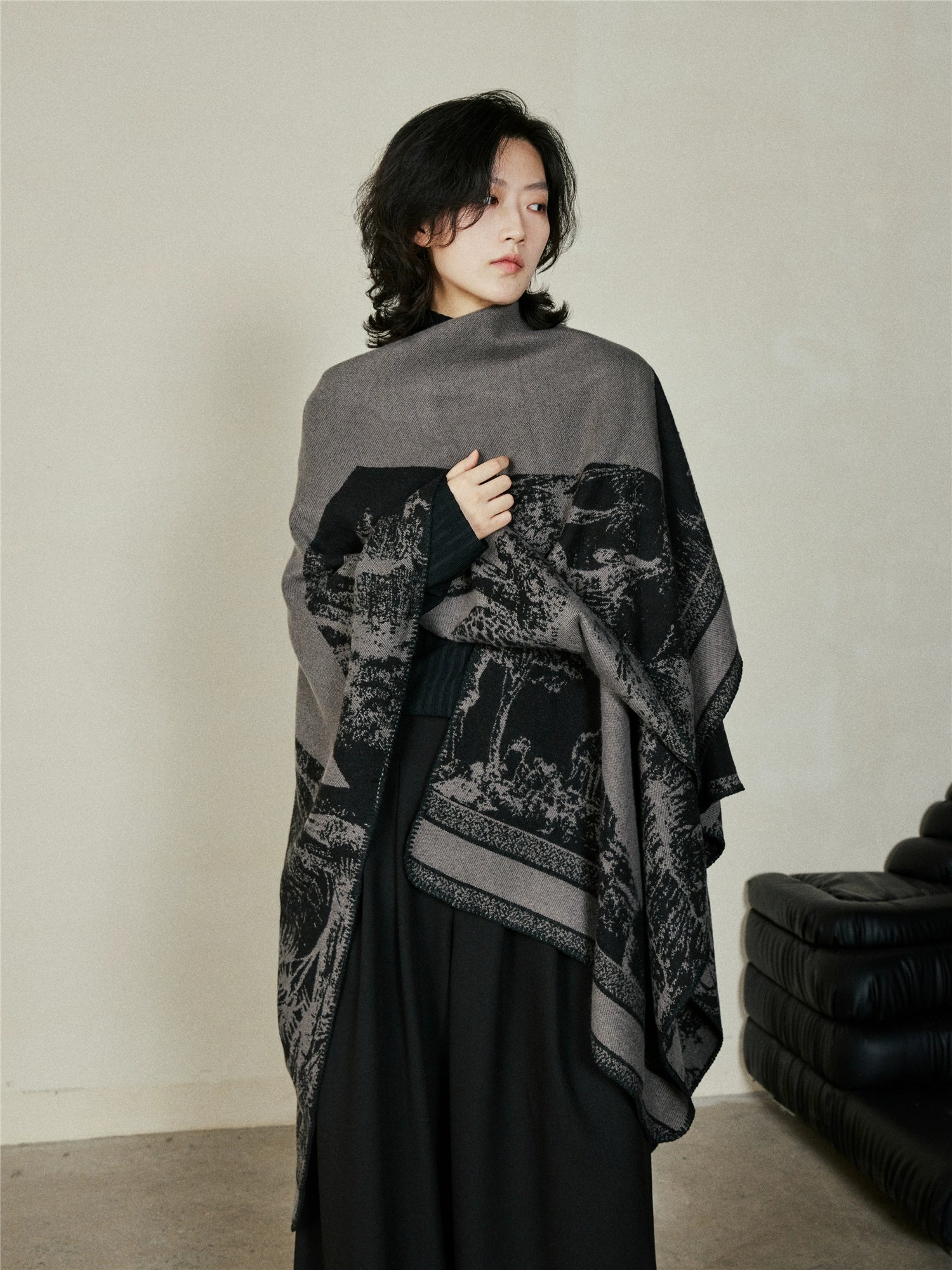 SUNYVONNE Split-ended Cape Large Shawl