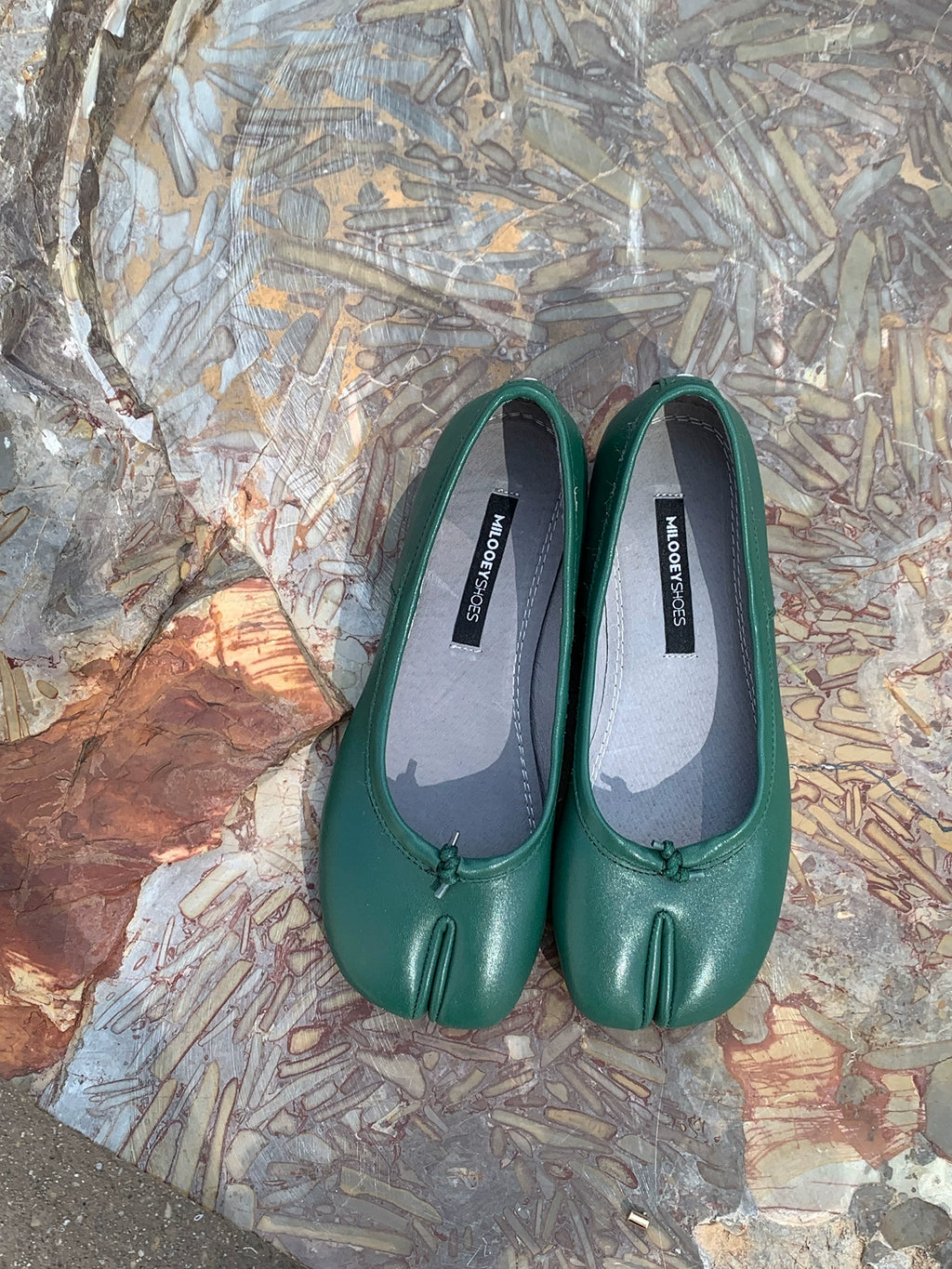 MILOOEY Leather Split-Toe Slip-On Flats