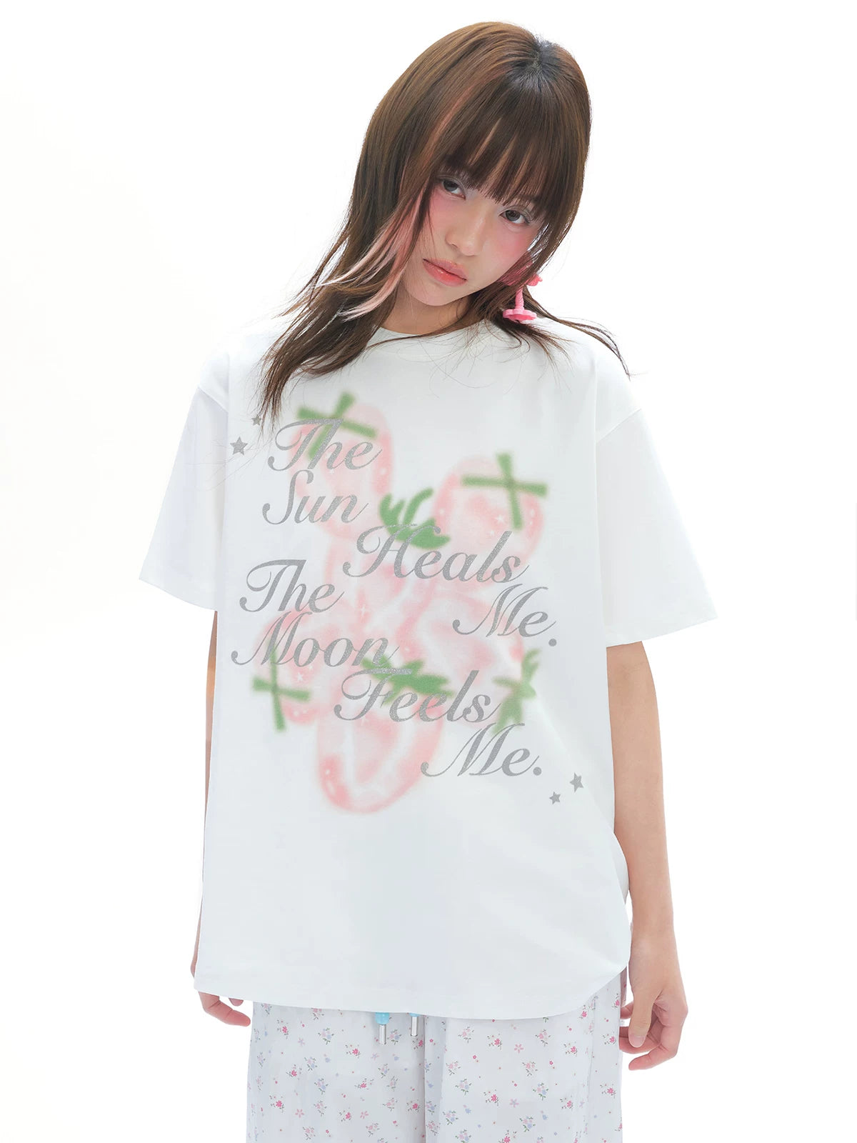MASOOMAKE Strawberry Print Loose-Fitting White Tee