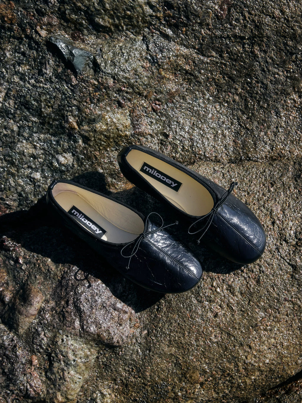 MILOOEY Leather Round-Toe Ballet Flat