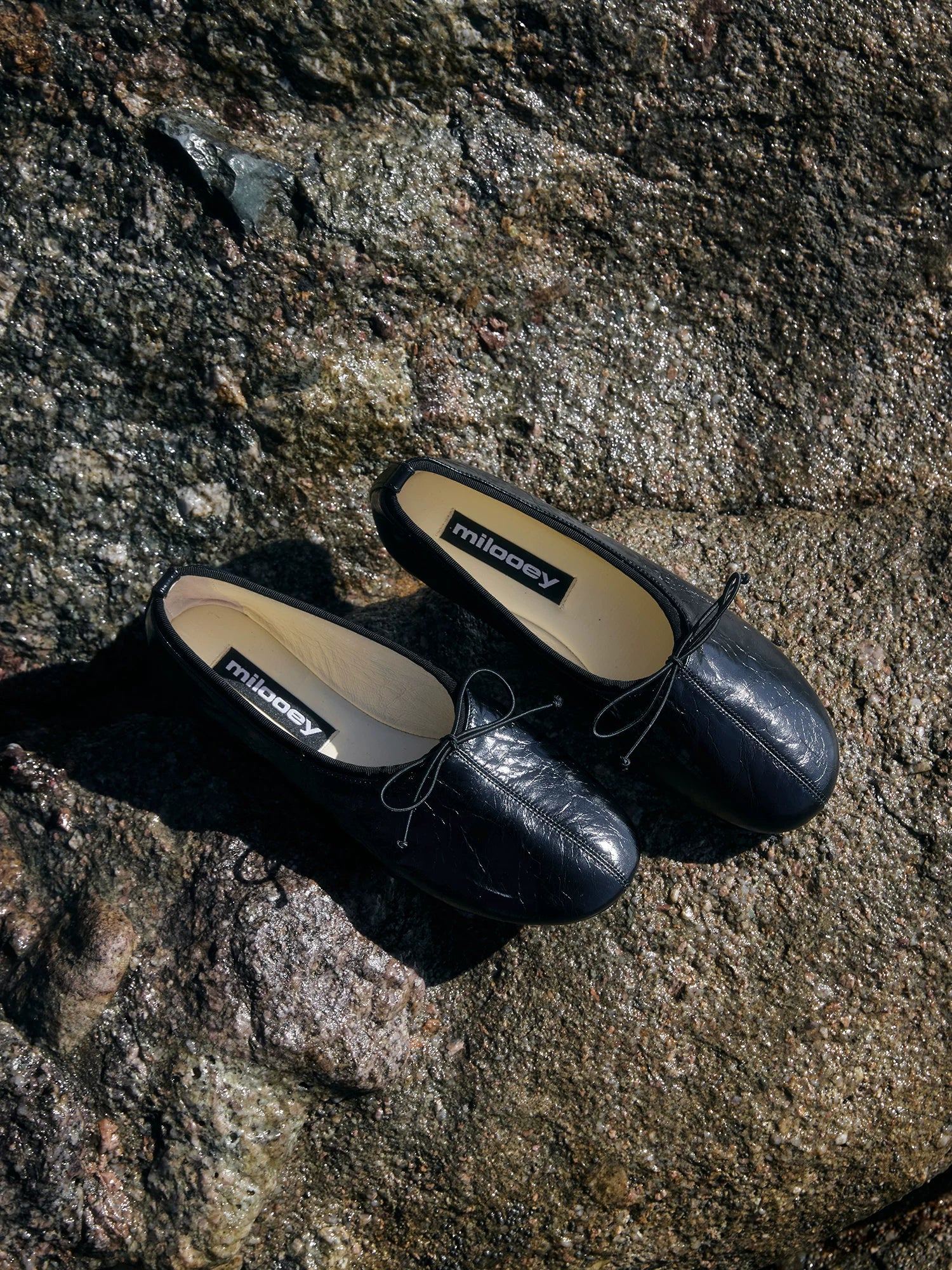 MILOOEY Leather Round-Toe Ballet Flat