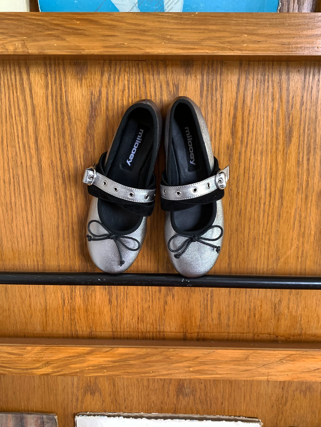 MILOOEY Leather Round-Toe Bow Ballet Flat
