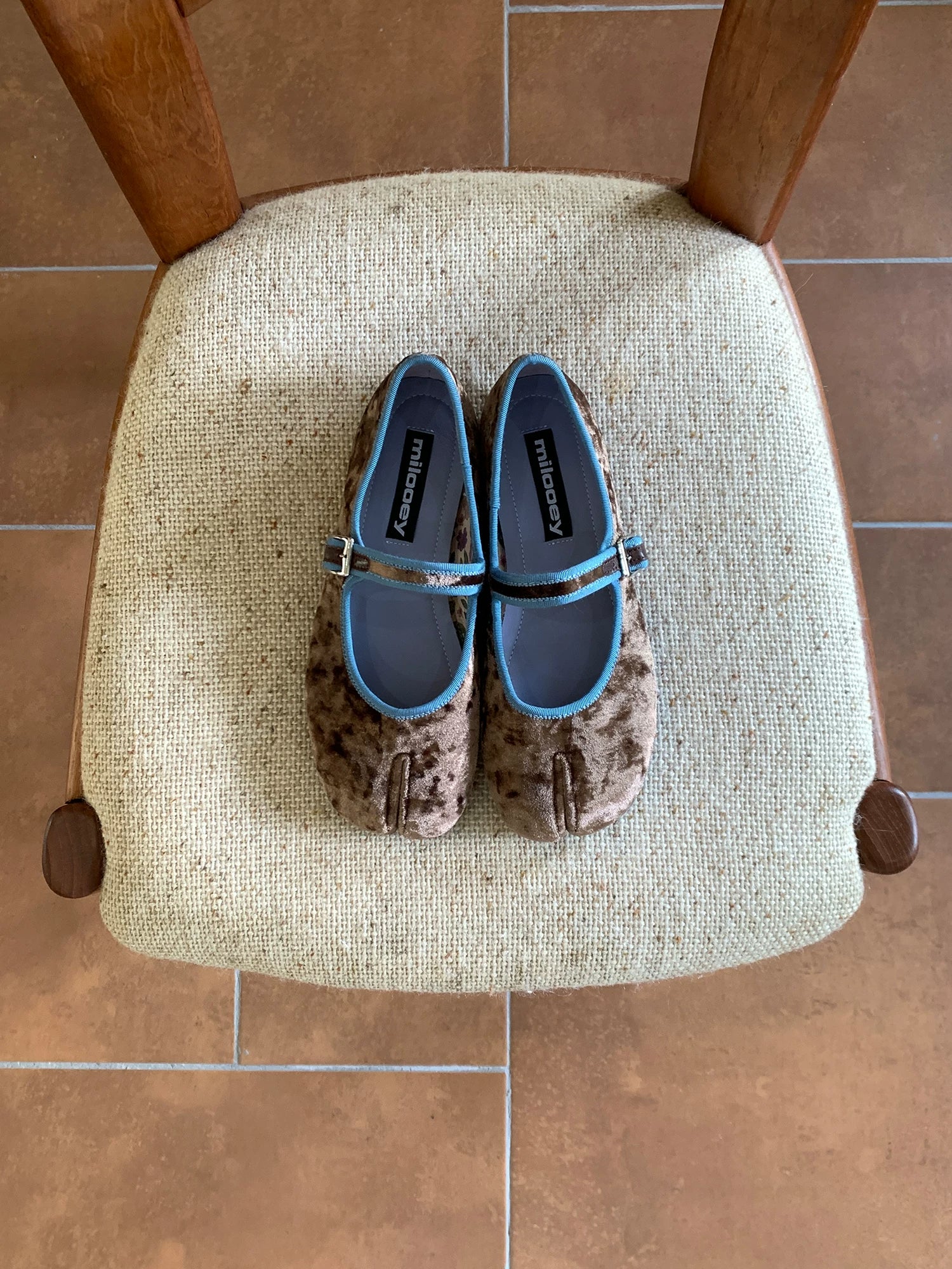 MILOOEY Leather Split-Toe Mary Jane Flat