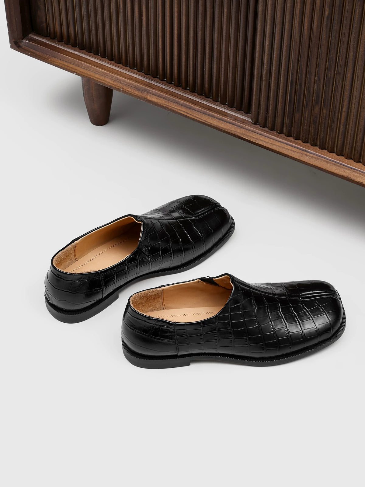 RZAAZ Stone-Textured Calfskin Split-Toe Tabi