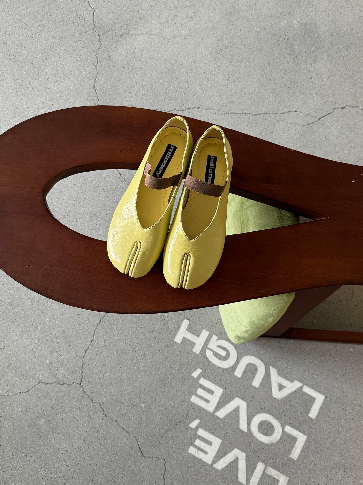 MILOOEY Leather Split-Toe Slip-On Loafer