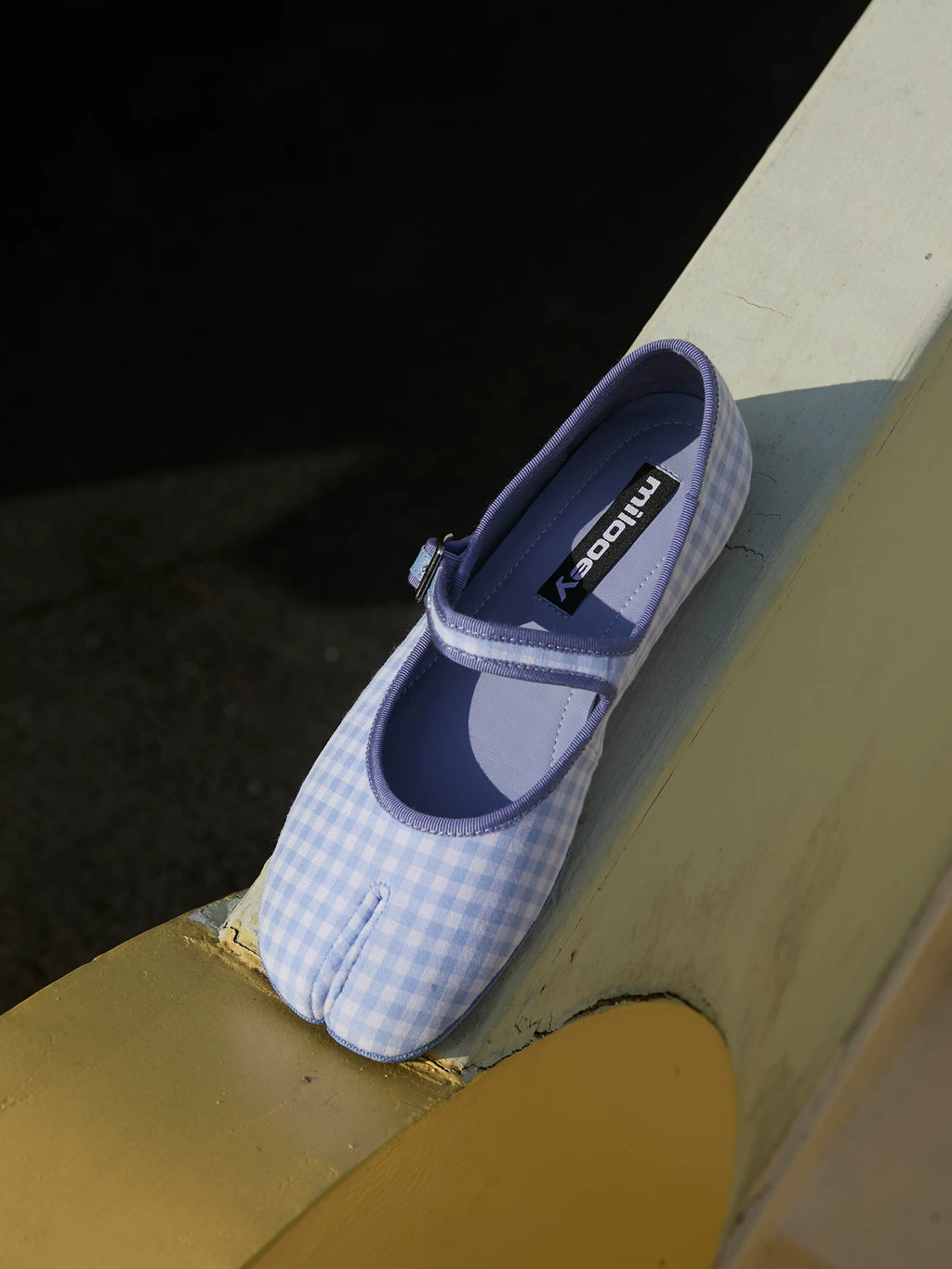 MILOOEY Leather Split-Toe Mary Jane Flat