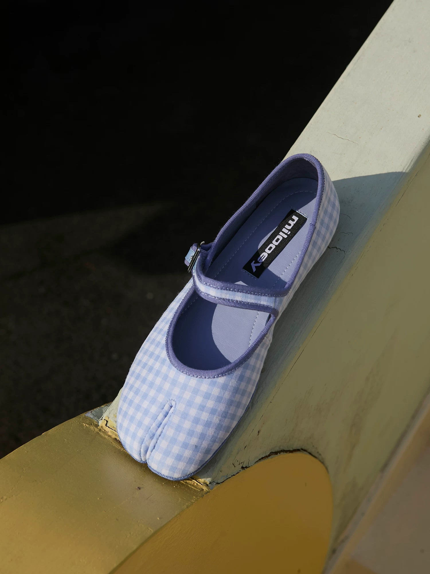 MILOOEY Leather Split-Toe Mary Jane Flat