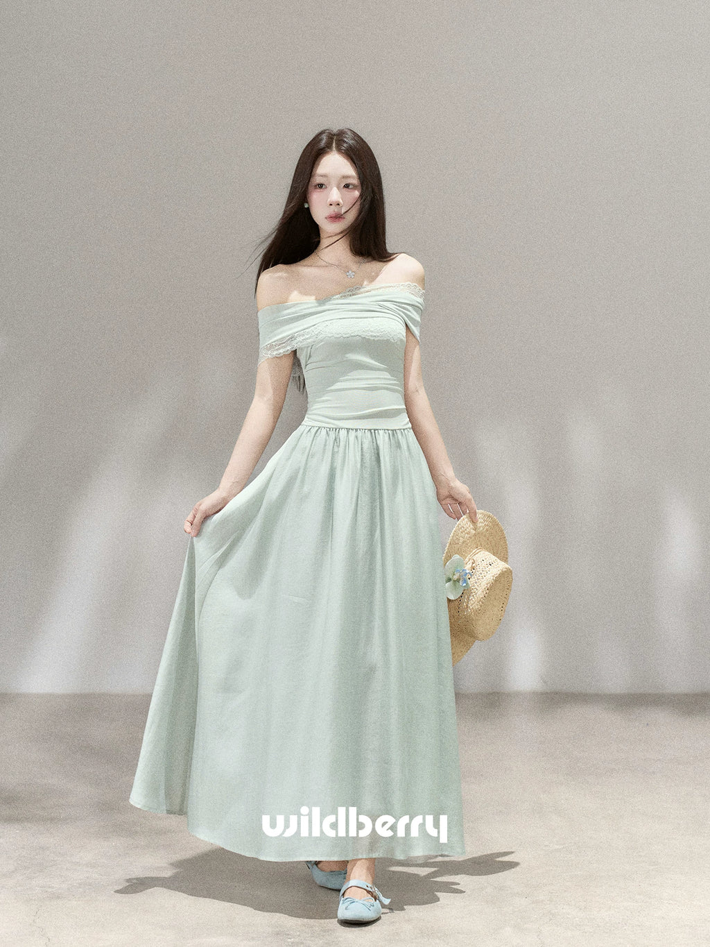 Wildberry One-word Shoulder Waist Slim Dress