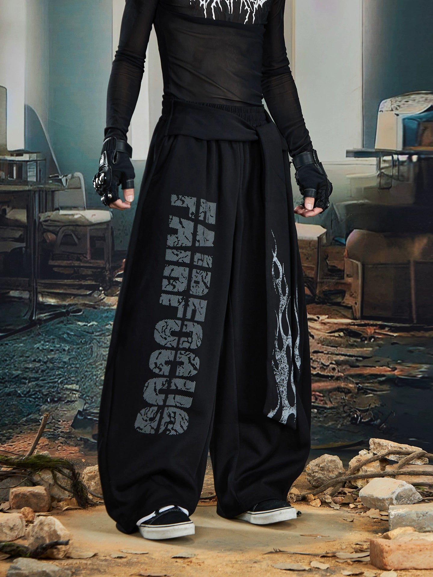 NOMANIAI  Totem Print Y2k Strap Scimitar Slacks