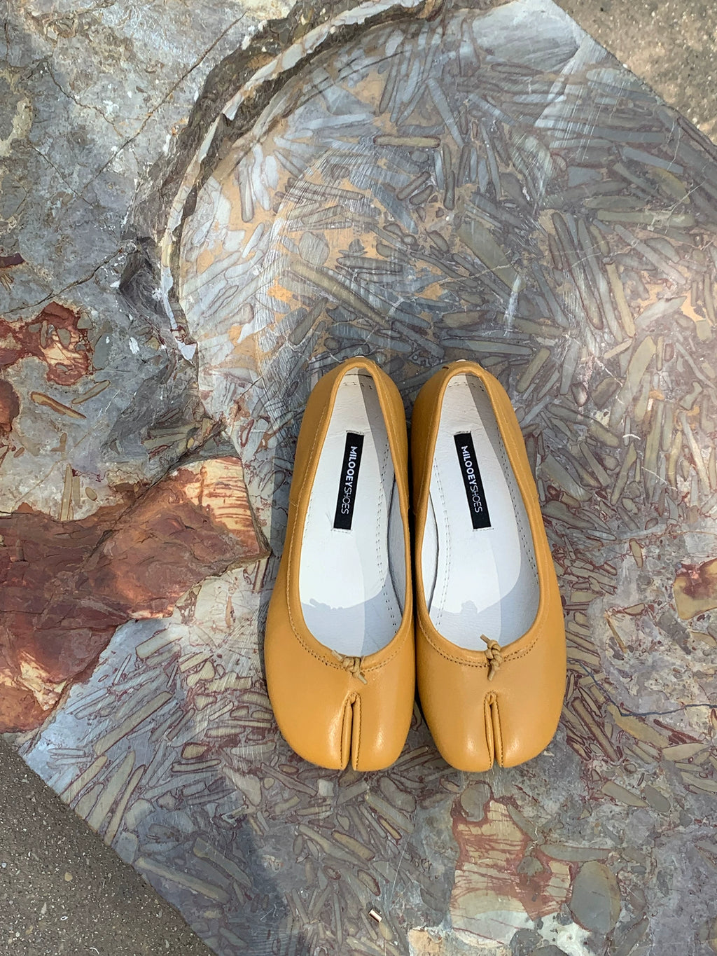 MILOOEY Leather Split-Toe Slip-On Flats
