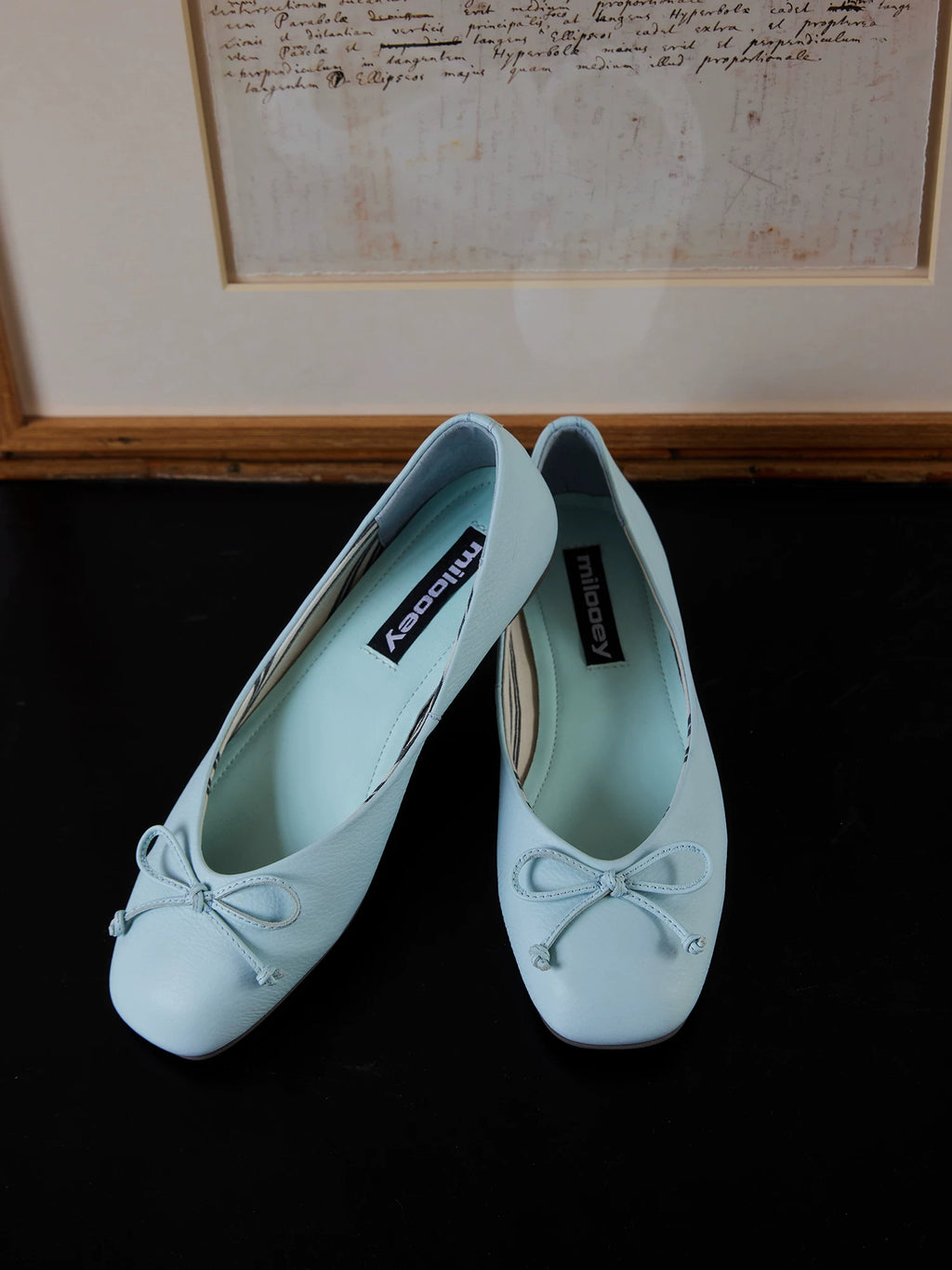 MILOOEY Leather Round-Toe Ballet Flat