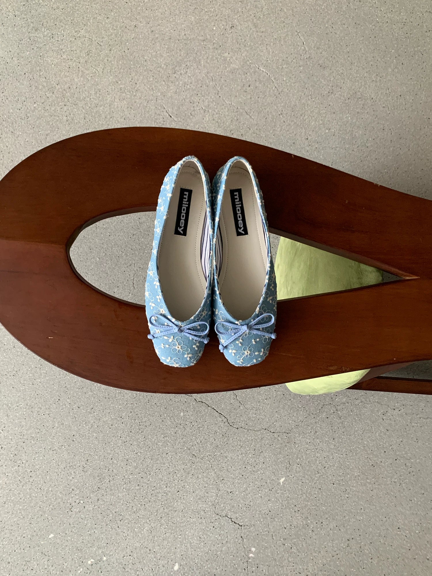 MILOOEY Leather Round-Toe Ballet Flat