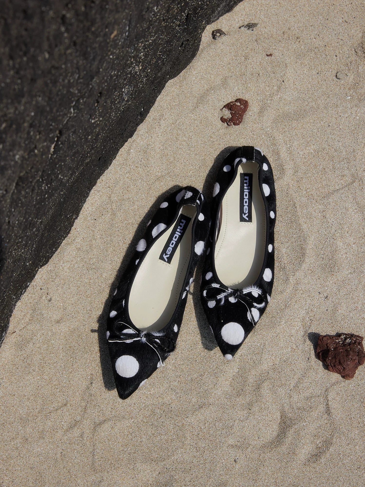 MILOOEY Leather Pointed-Toe Ballet Flat