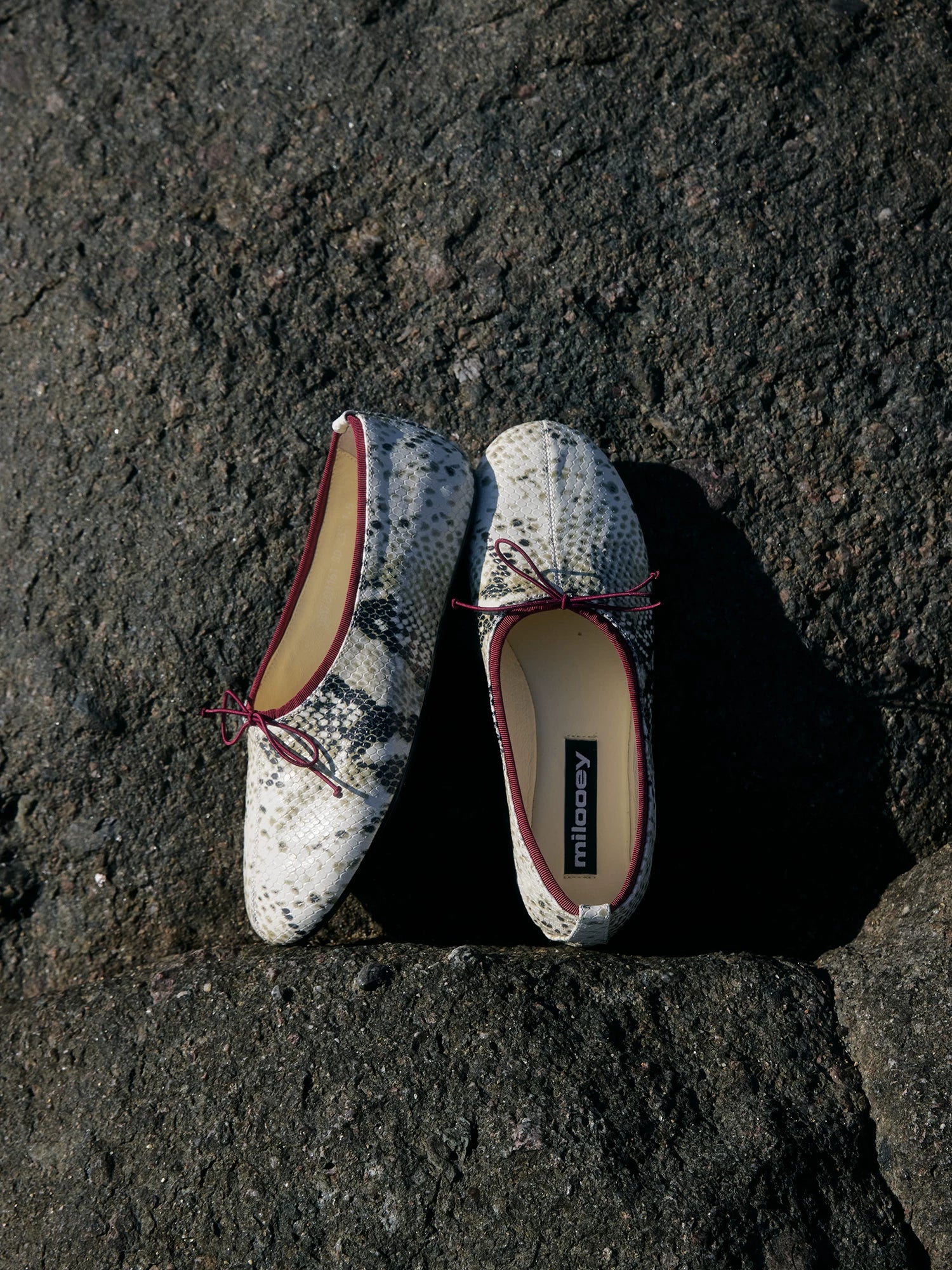 MILOOEY Leather Round-Toe Ballet Flat