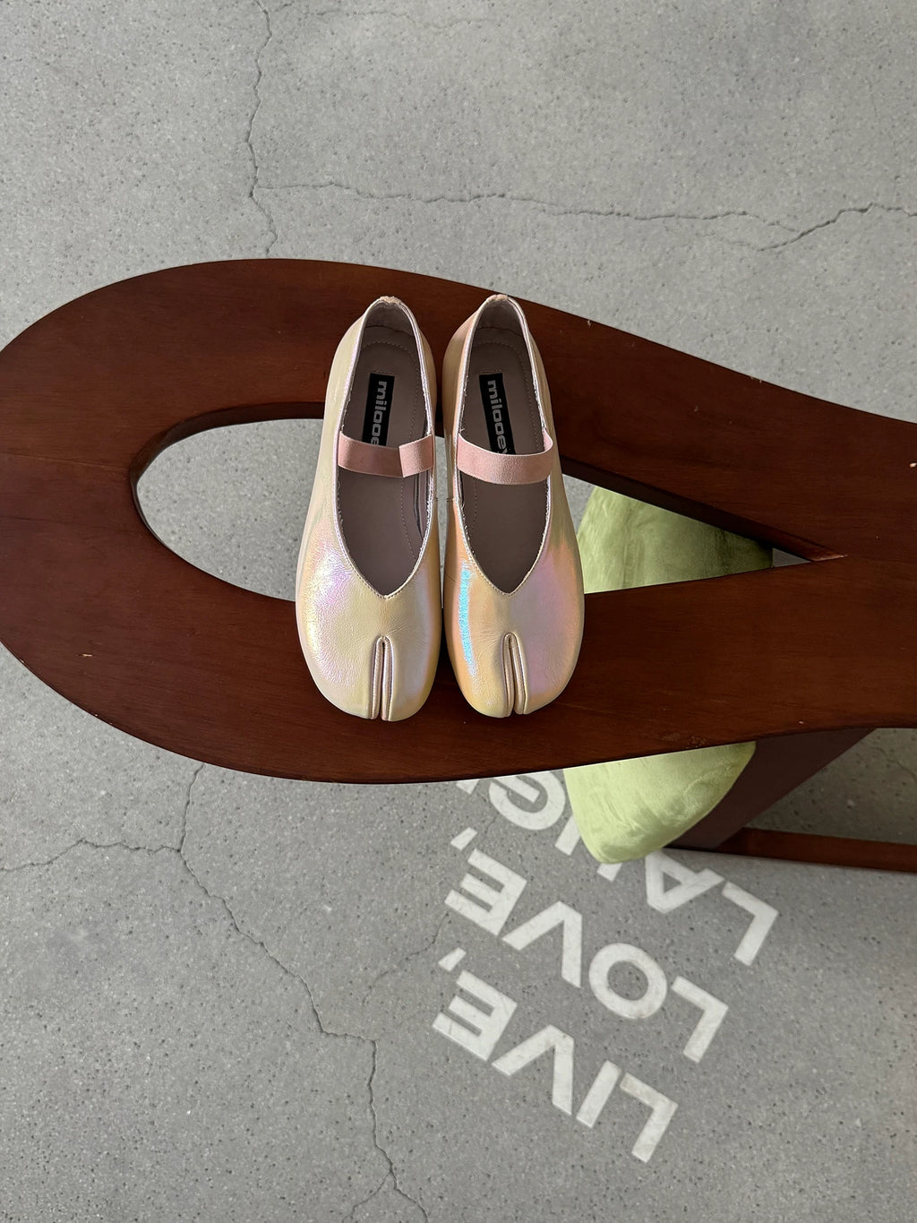 MILOOEY Leather Split-Toe Slip-On Loafer