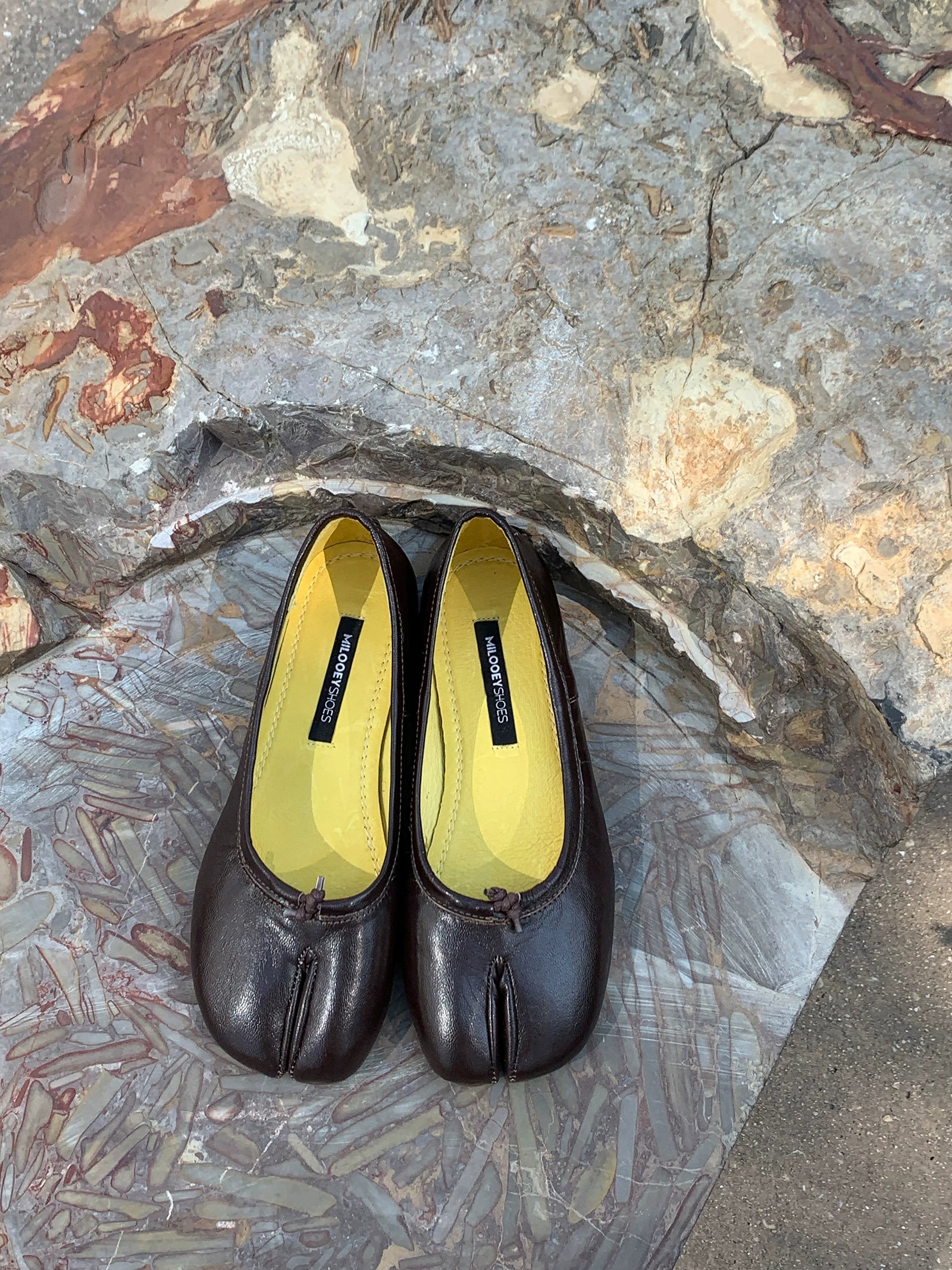 MILOOEY Leather Split-Toe Slip-On Flats
