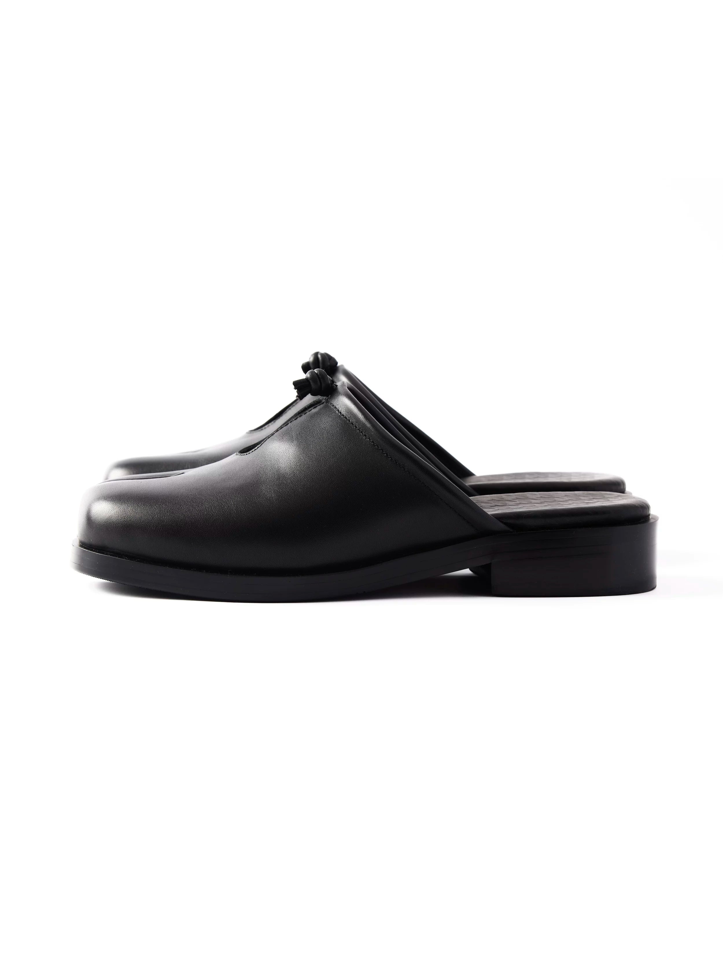 6CRAYON Cowhide Leather Split-Toe Tabi Mule