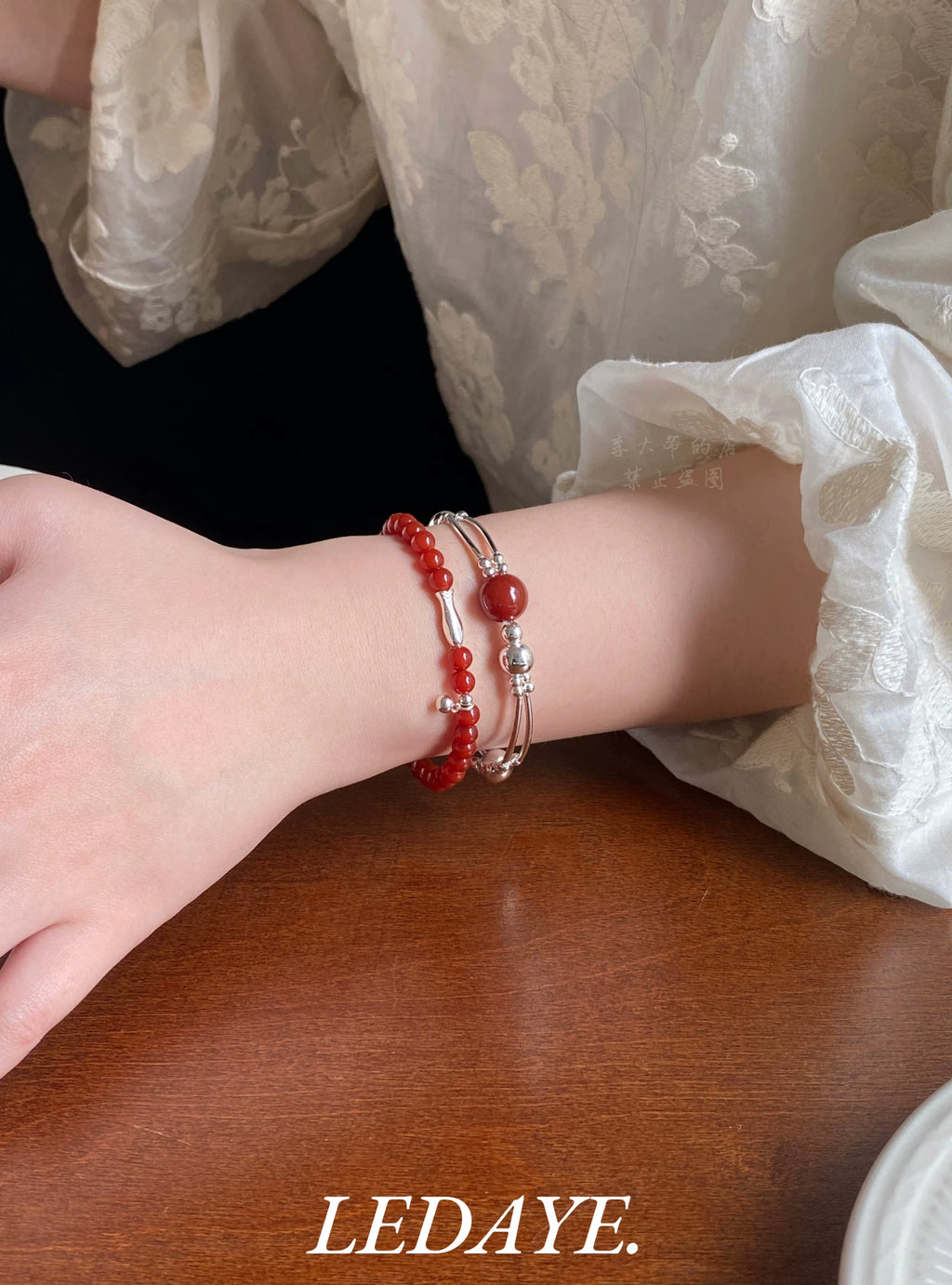 LIDAYE Agate Beaded Bracelet with Contrasting Accents